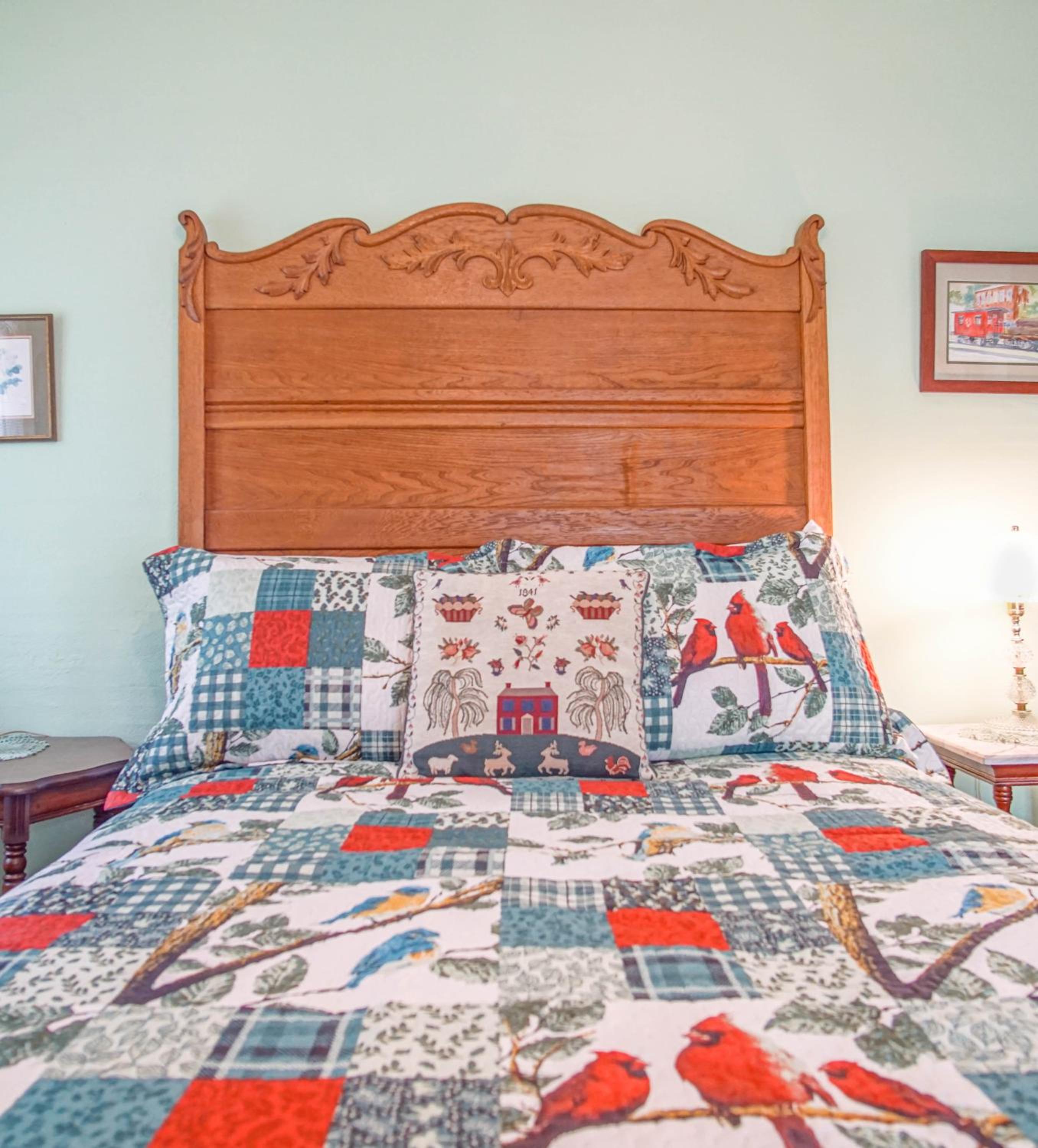 5 Br: Historic Glaab House in Cass, with AC, Amazing Kitchen, Covered Porches, Historical Landmark