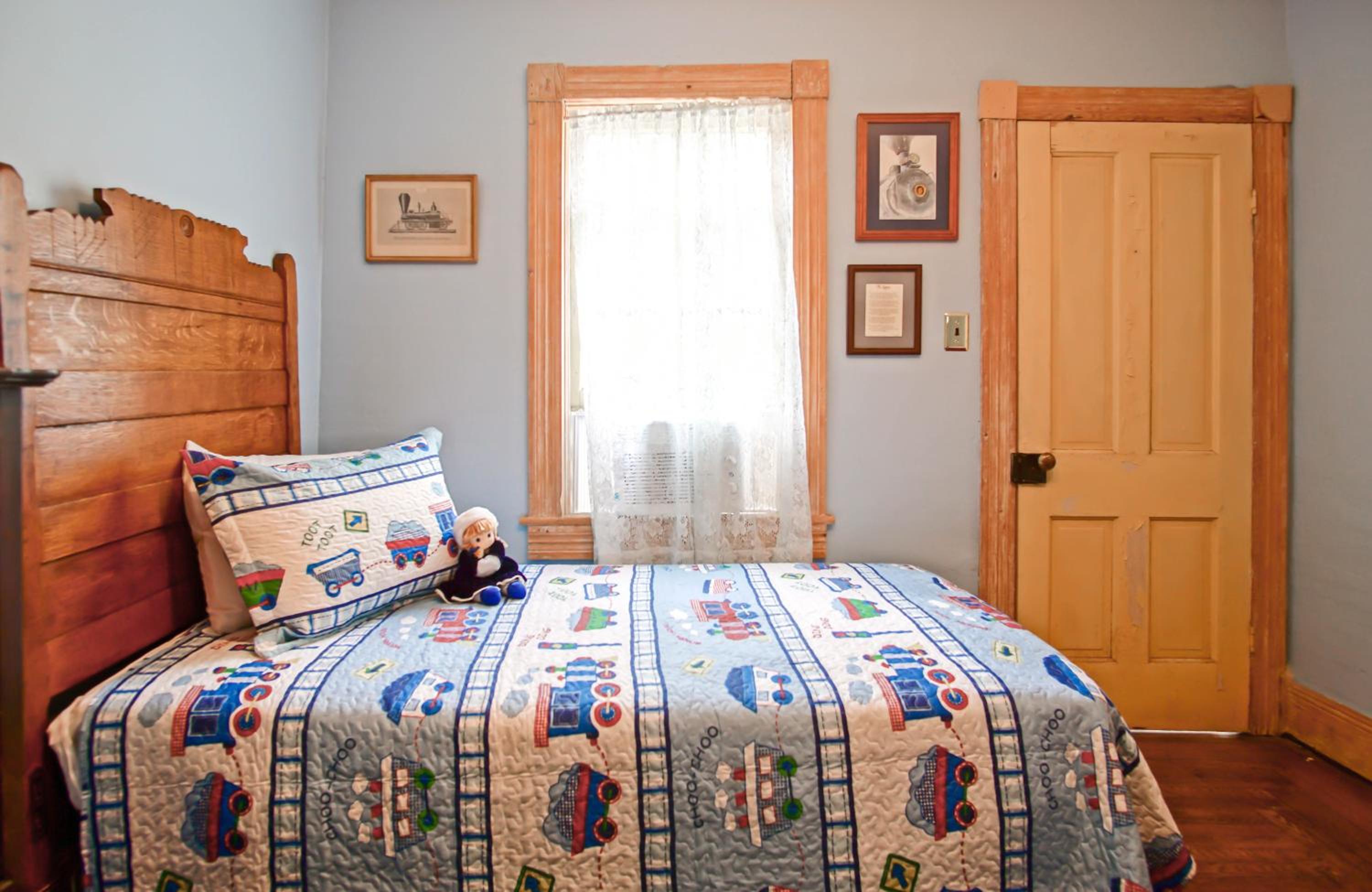 5 Br: Historic Glaab House in Cass, with AC, Amazing Kitchen, Covered Porches, Historical Landmark