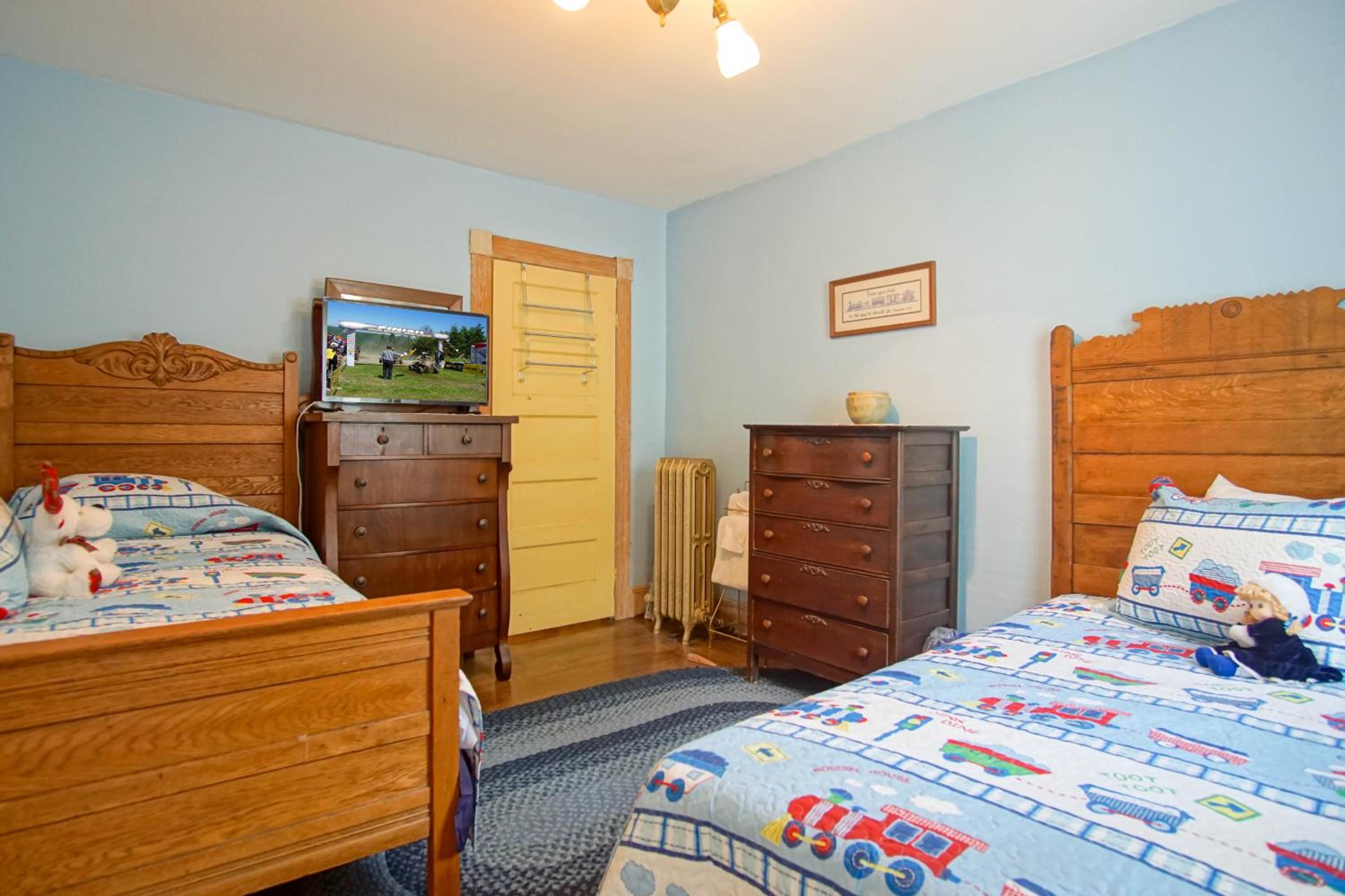 5 Br: Historic Glaab House in Cass, with AC, Amazing Kitchen, Covered Porches, Historical Landmark
