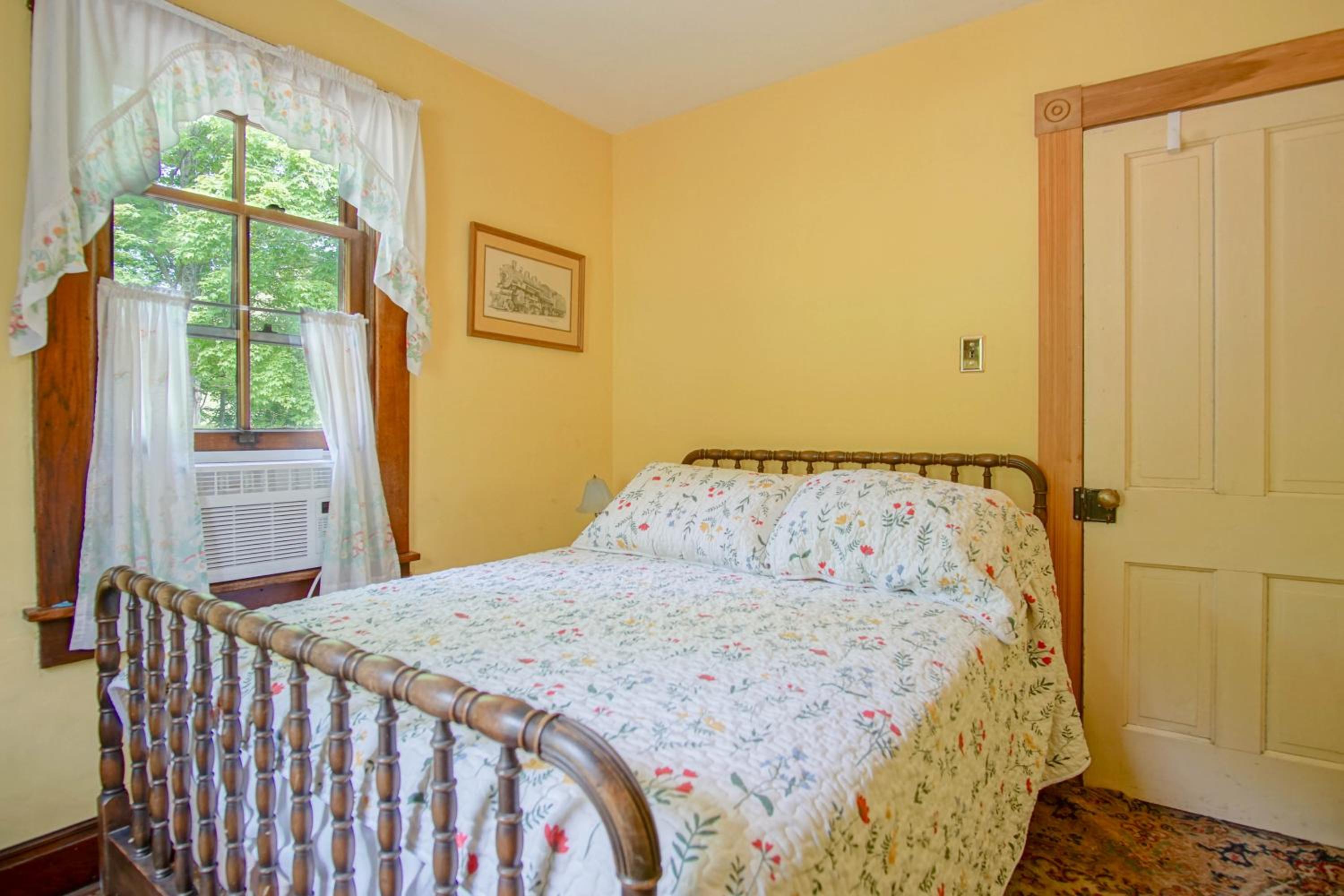 5 Br: Historic Glaab House in Cass, with AC, Amazing Kitchen, Covered Porches, Historical Landmark