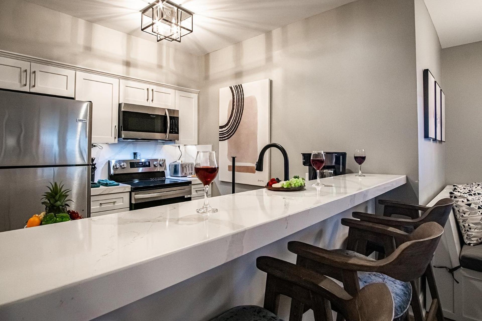 2 Br Seneca Condo 200 Beautiful Vista Views