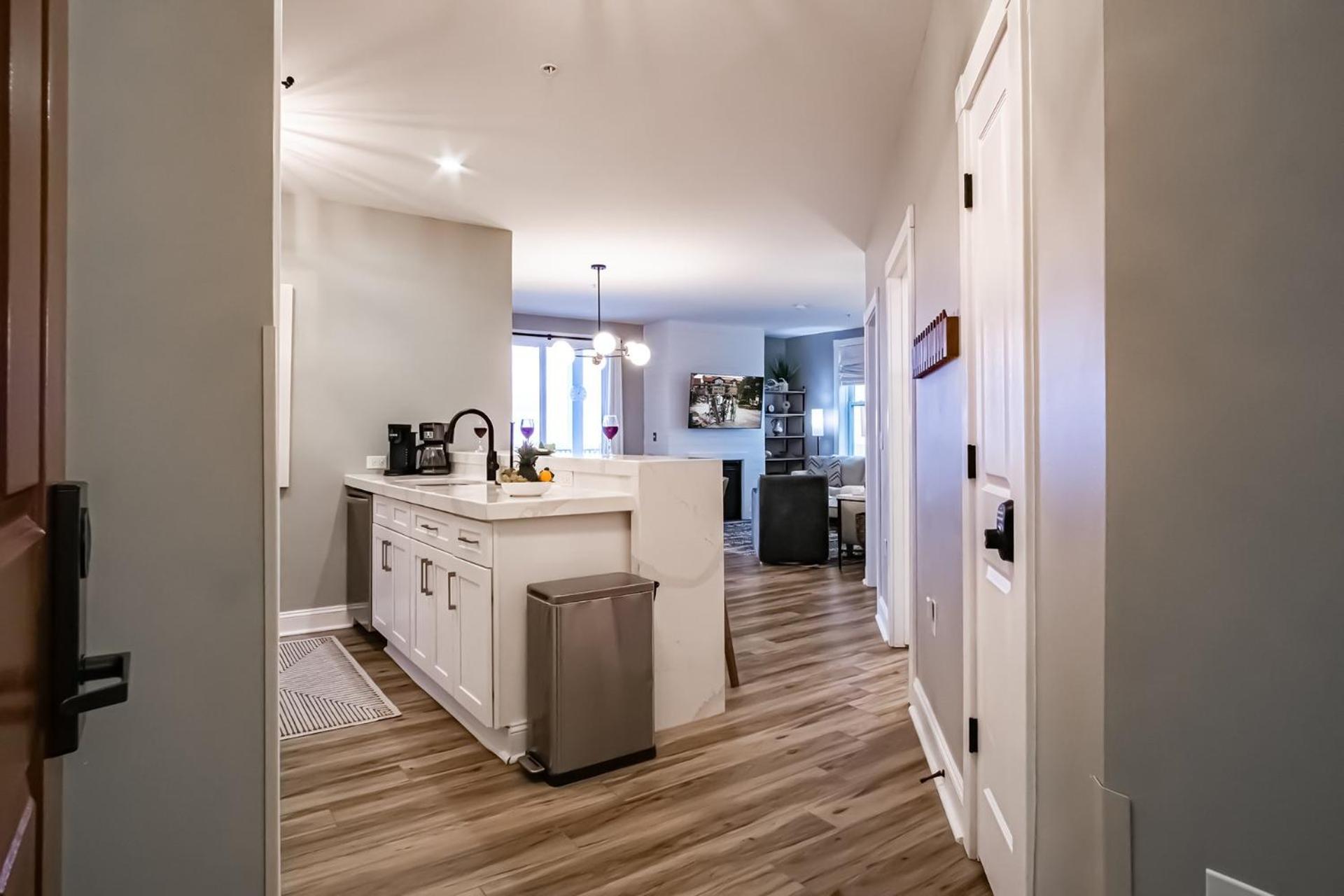 2 Br Seneca Condo 200 Beautiful Vista Views
