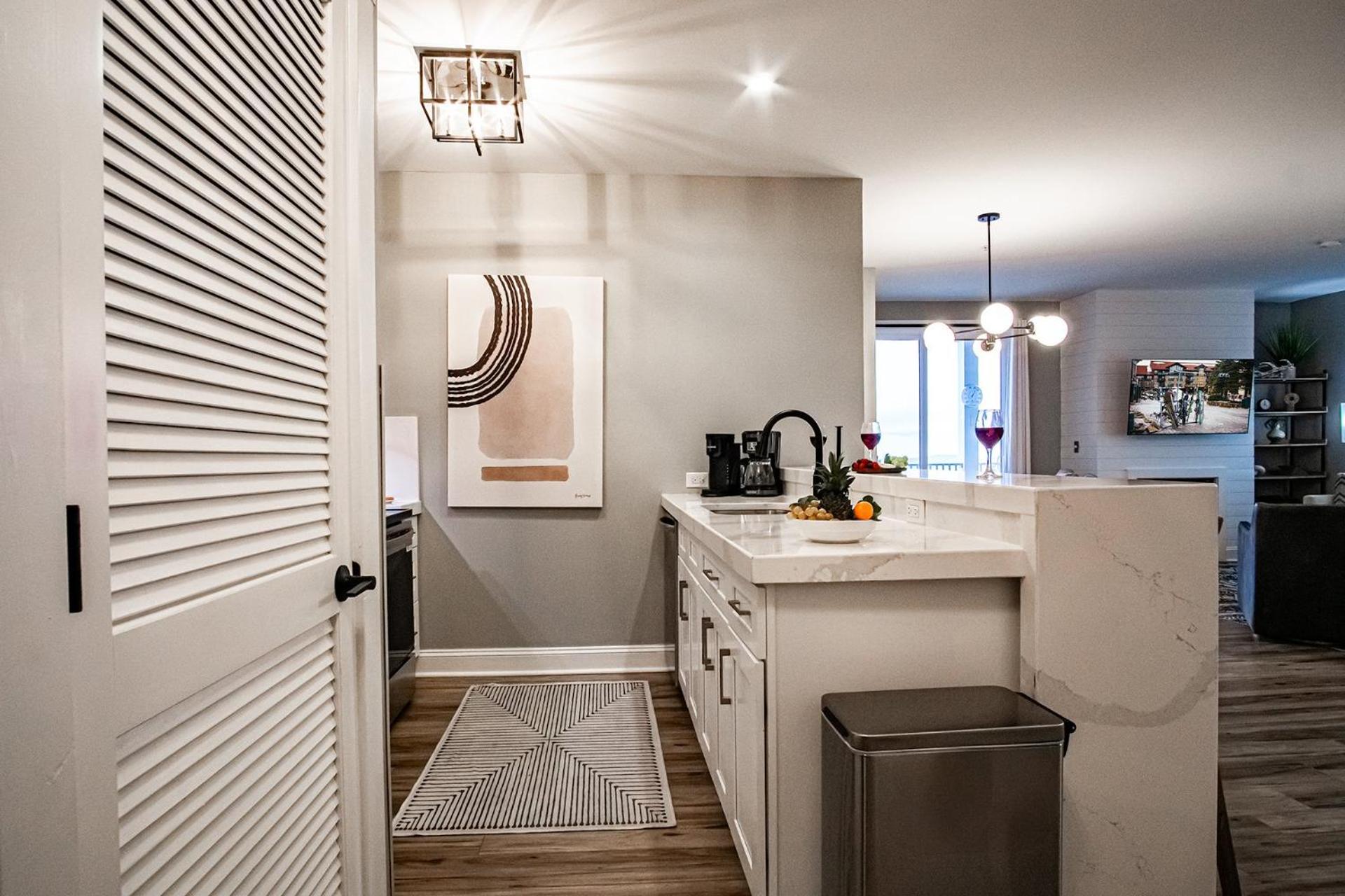 2 Br Seneca Condo 200 Beautiful Vista Views