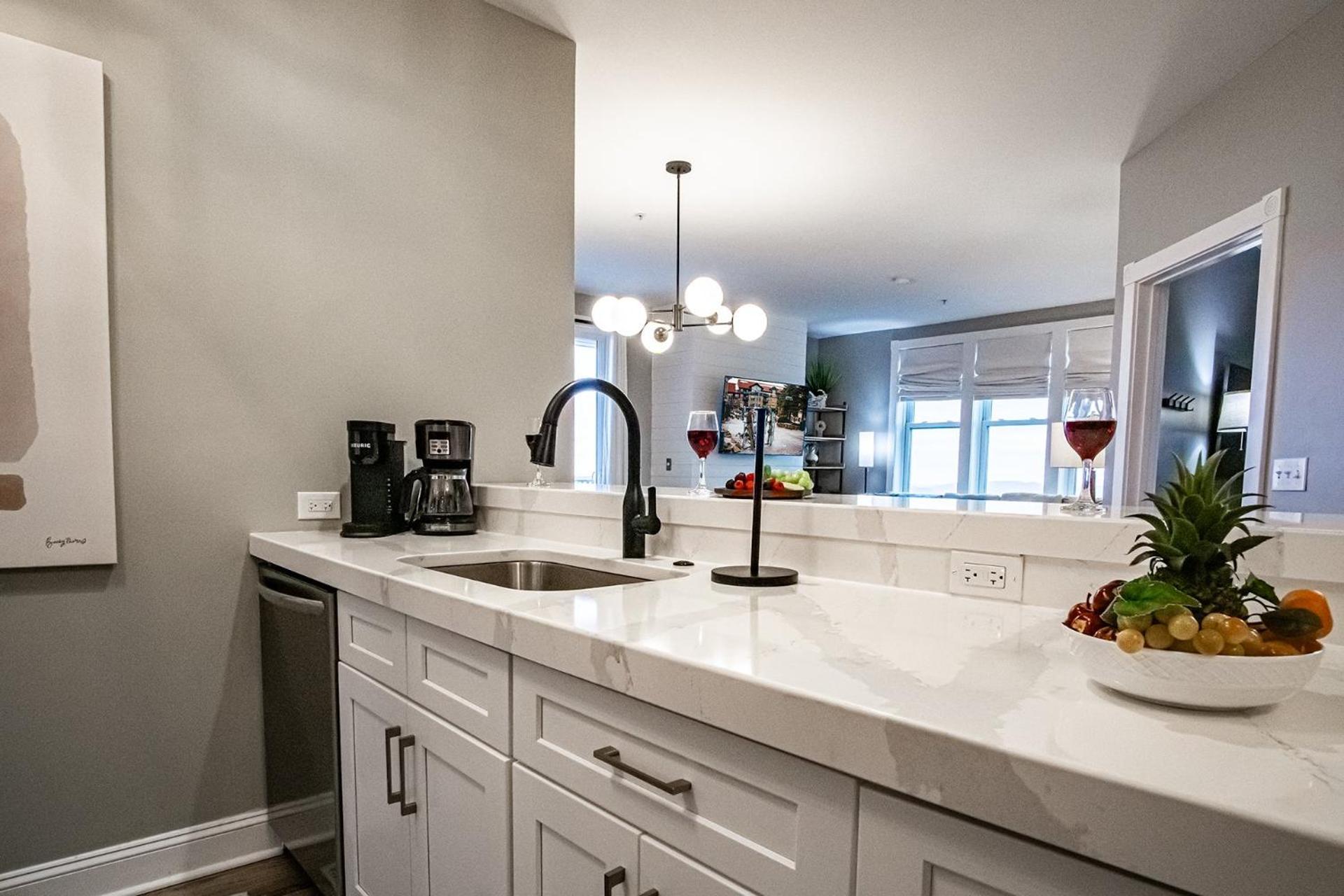 2 Br Seneca Condo 200 Beautiful Vista Views