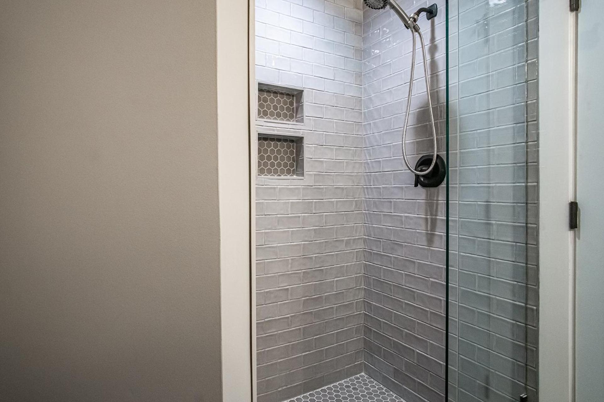 2 Br Seneca Condo 200 Beautiful Vista Views