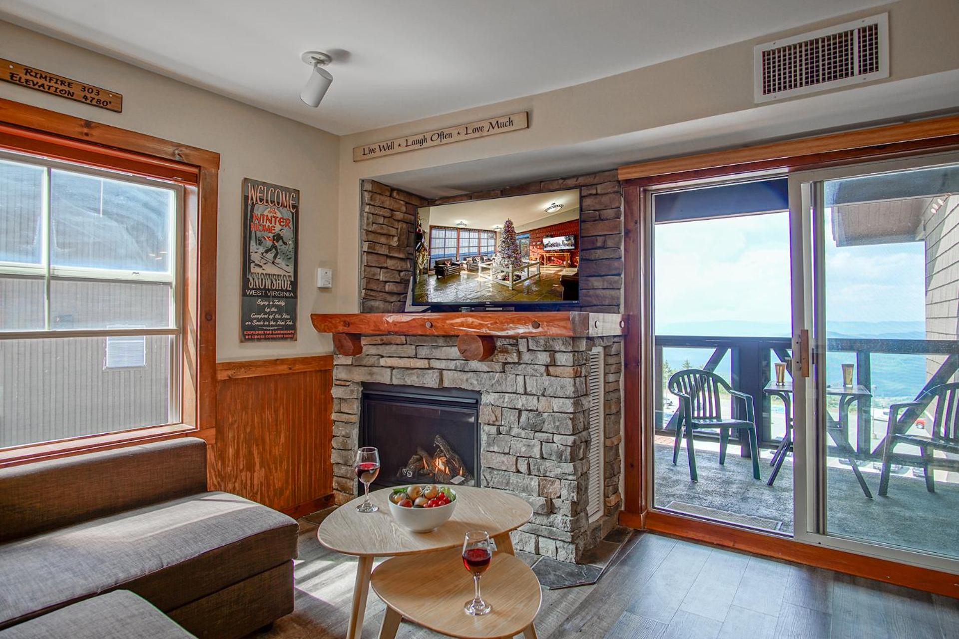 Rimfire 303: 1 Br Sleeps 4 Walking Distance to skiing, shops