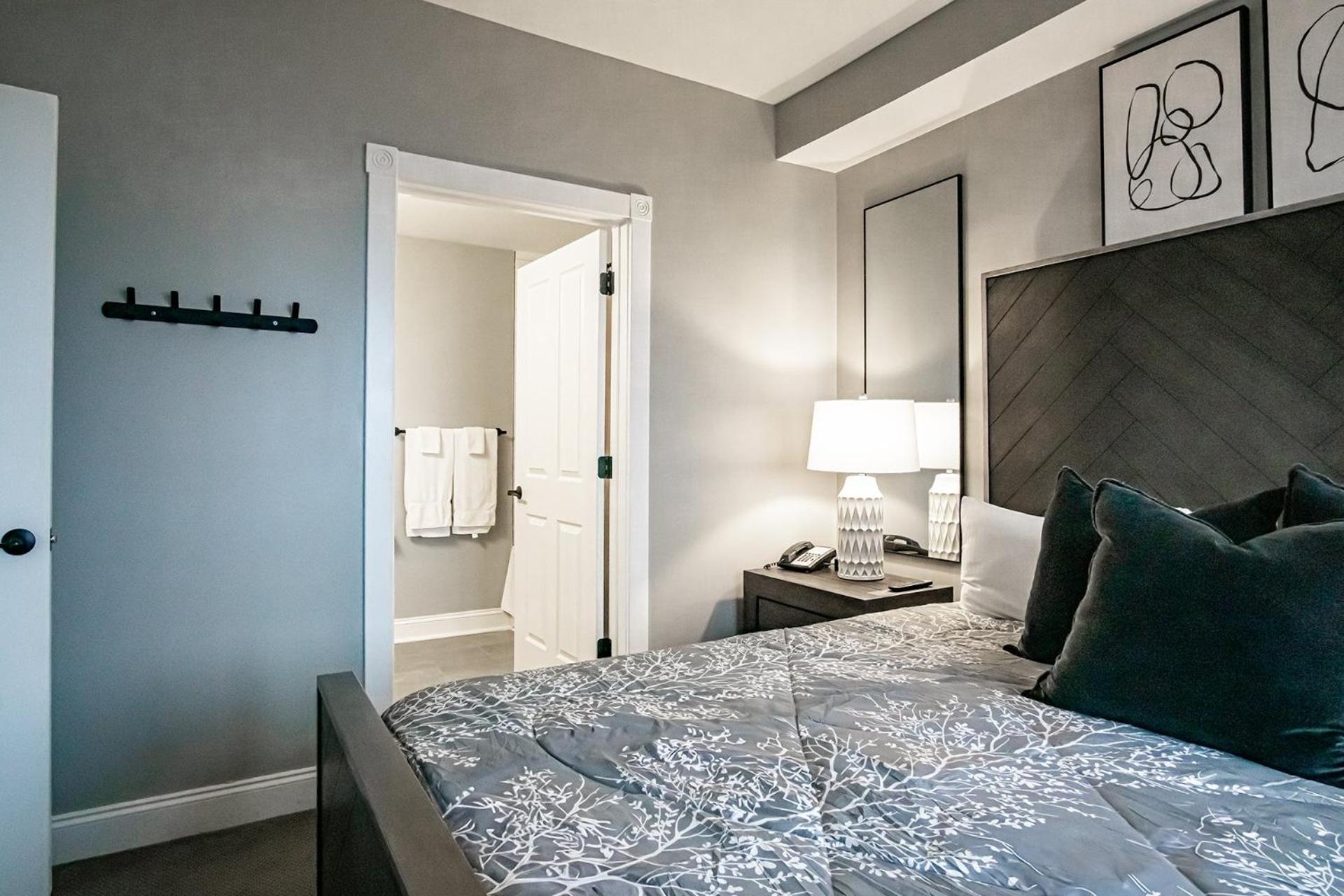 2 Br Seneca Condo 200 Beautiful Vista Views