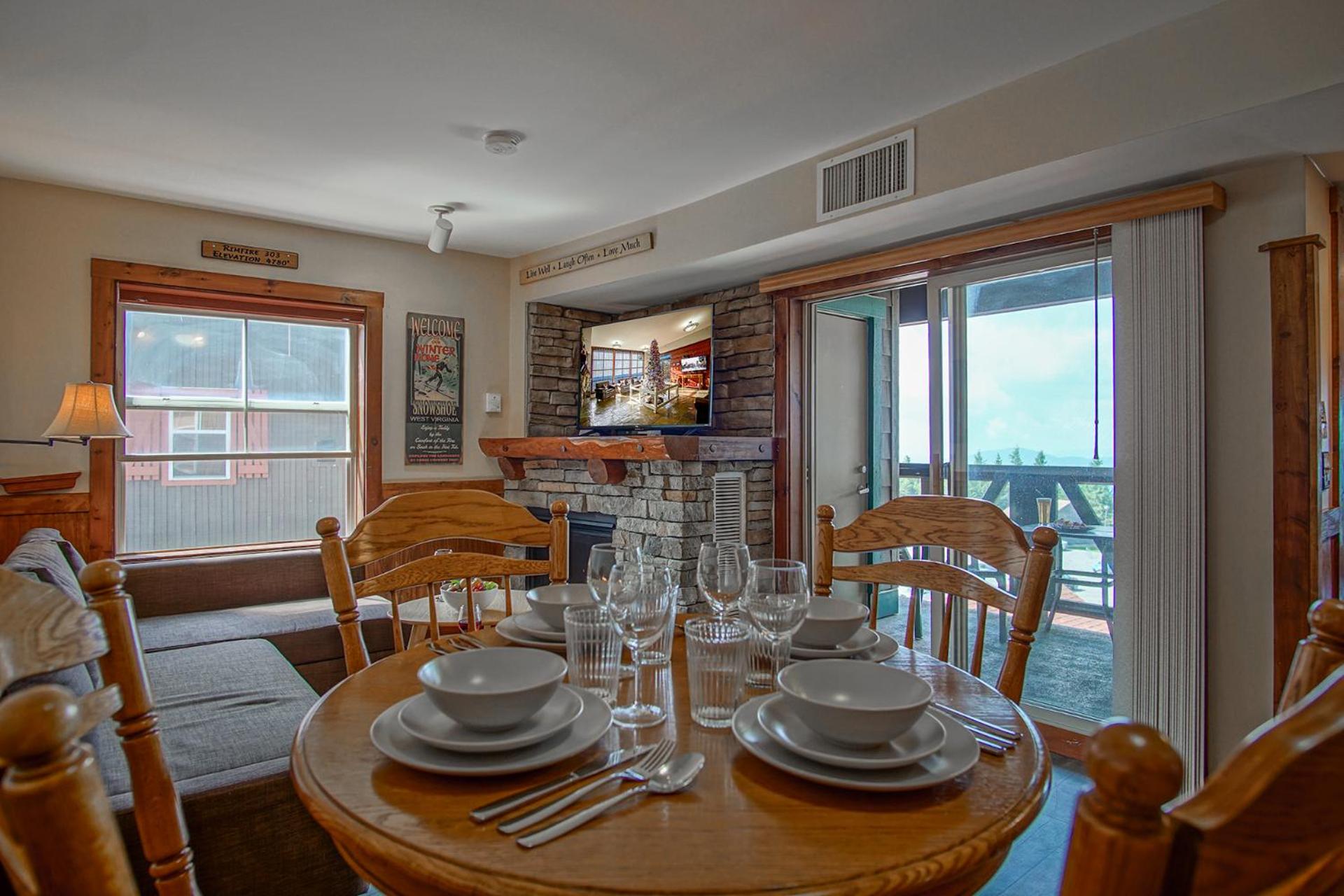 Rimfire 303: 1 Br Sleeps 4 Walking Distance to skiing, shops