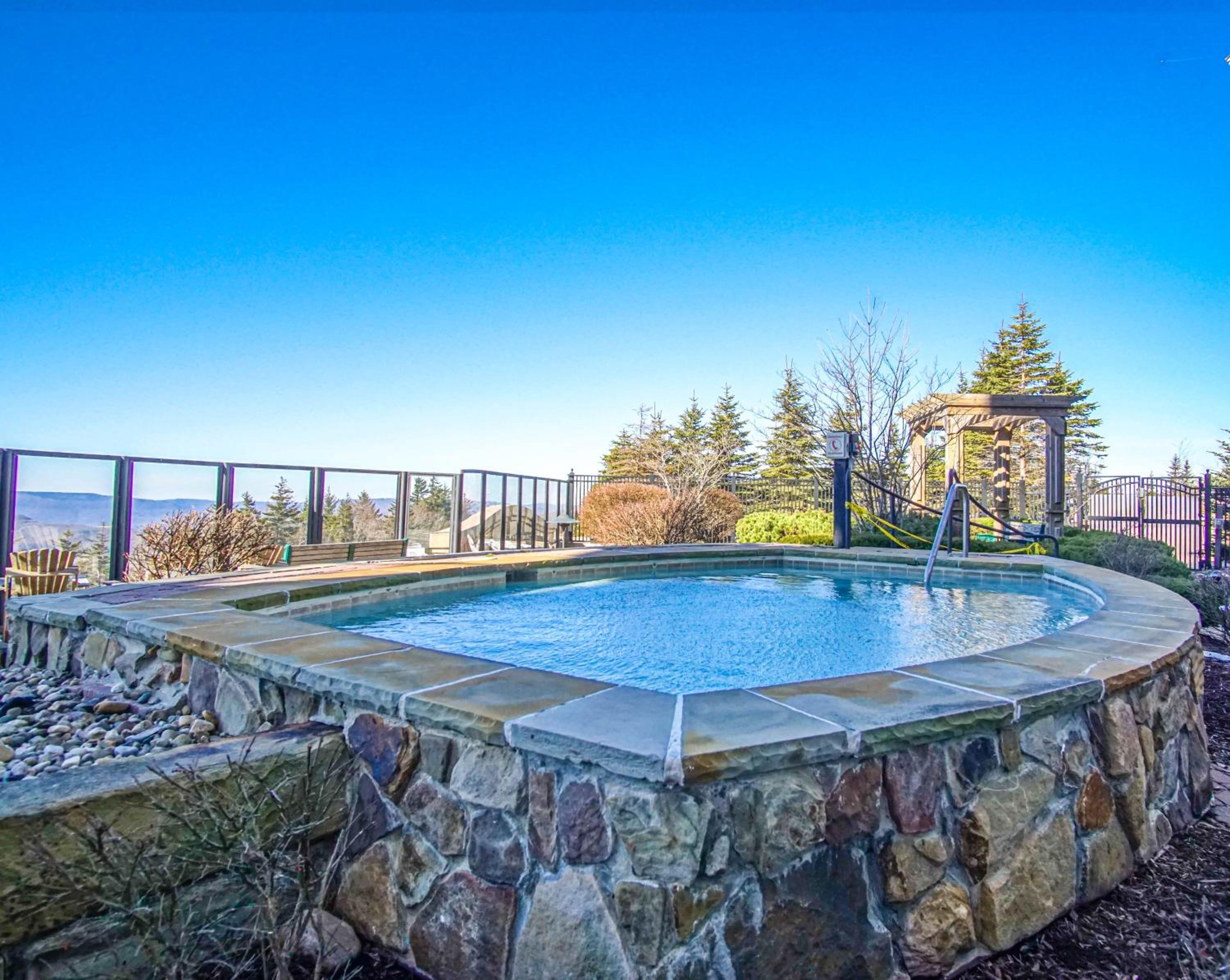2 Br Seneca Condo 200 Beautiful Vista Views