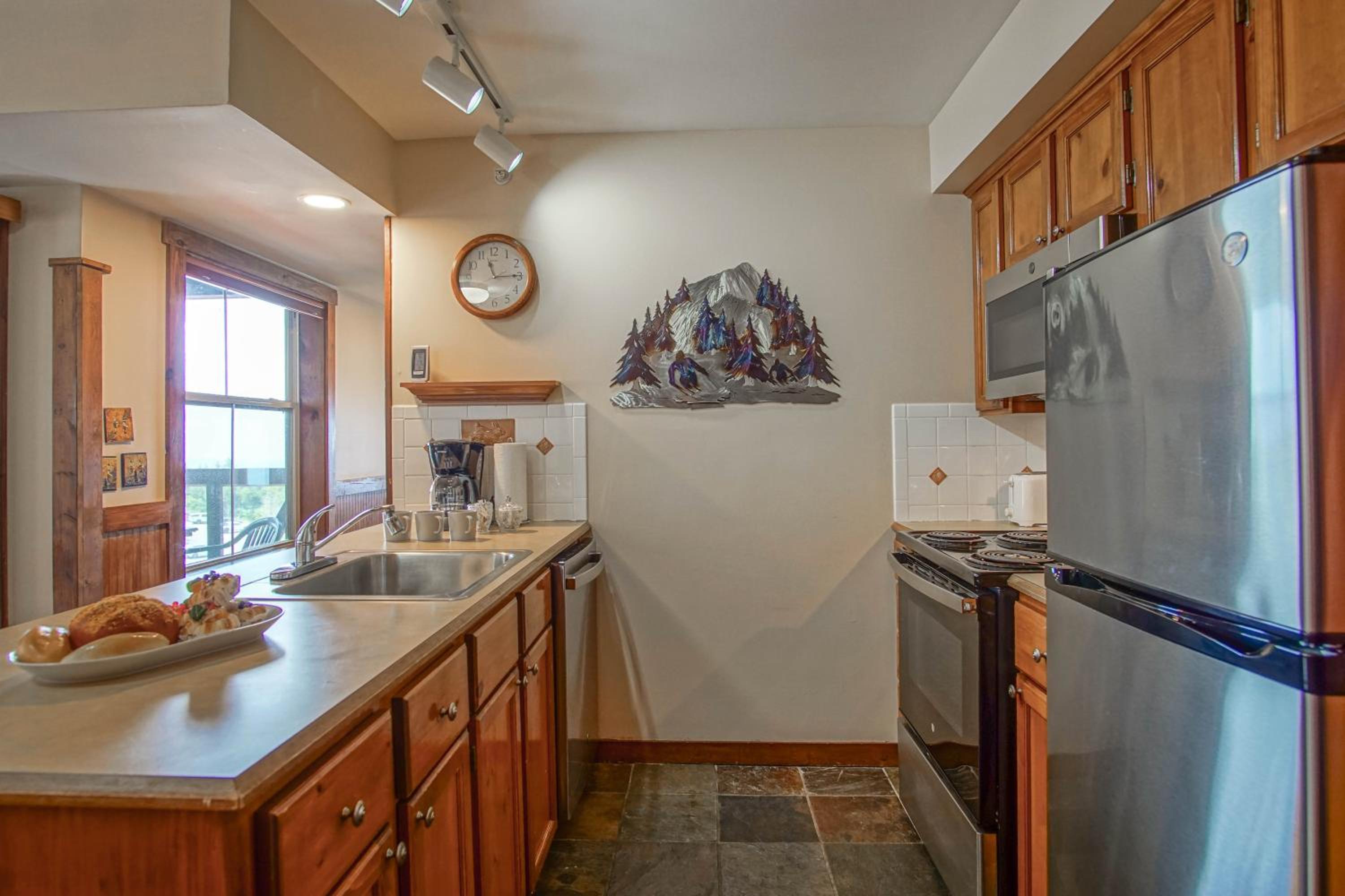 Rimfire 303: 1 Br Sleeps 4 Walking Distance to skiing, shops