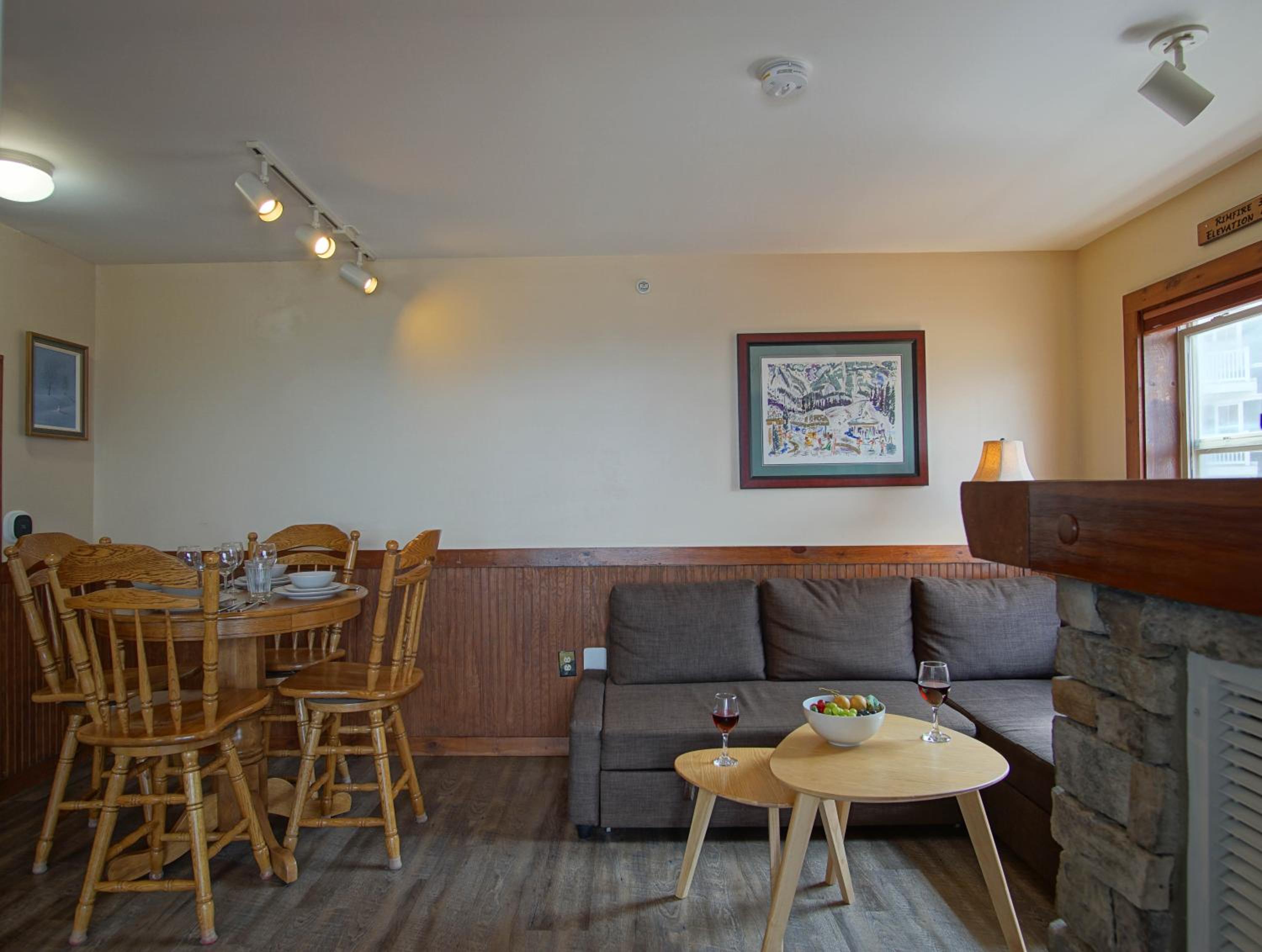 Rimfire 303: 1 Br Sleeps 4 Walking Distance to skiing, shops