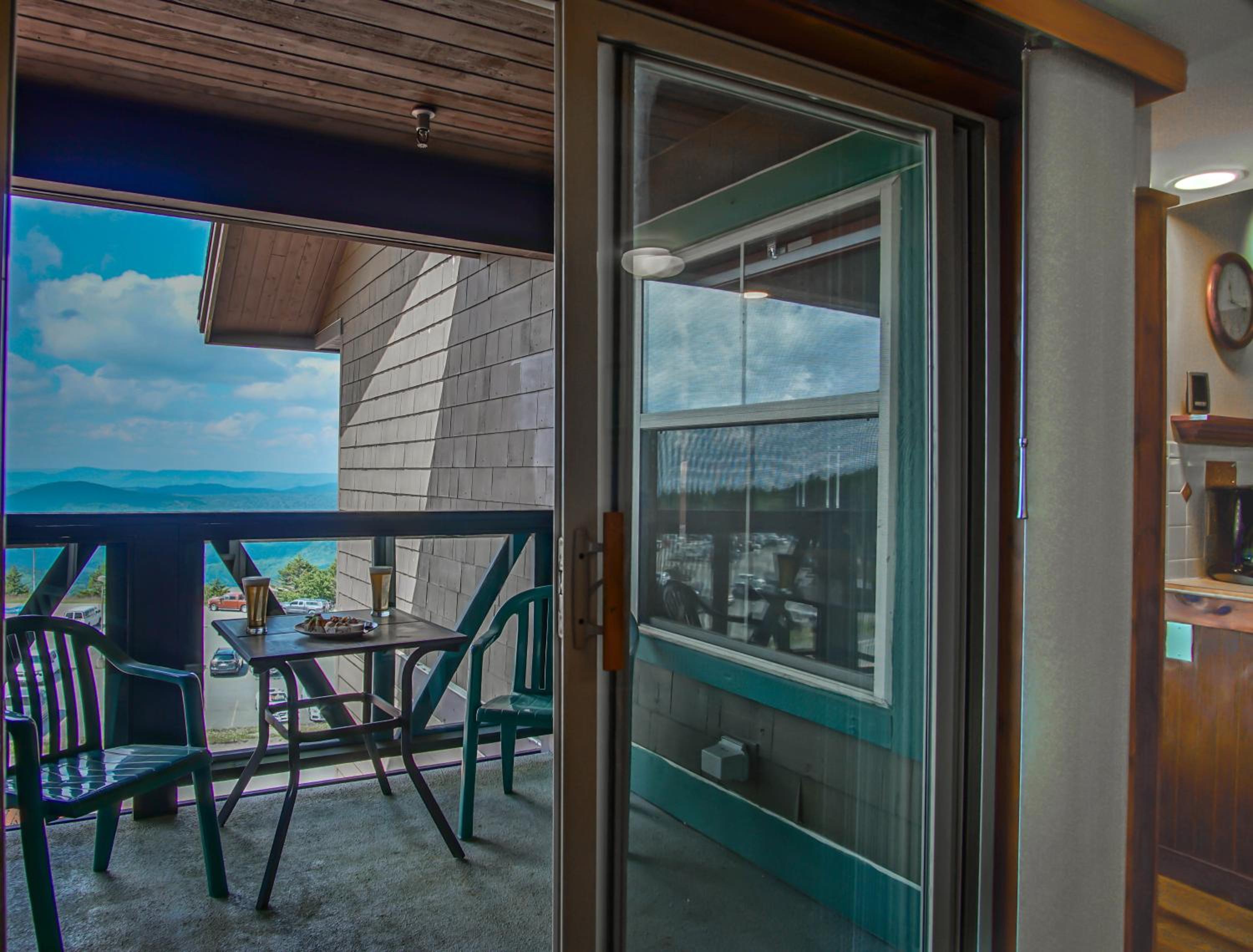 Rimfire 303: 1 Br Sleeps 4 Walking Distance to skiing, shops