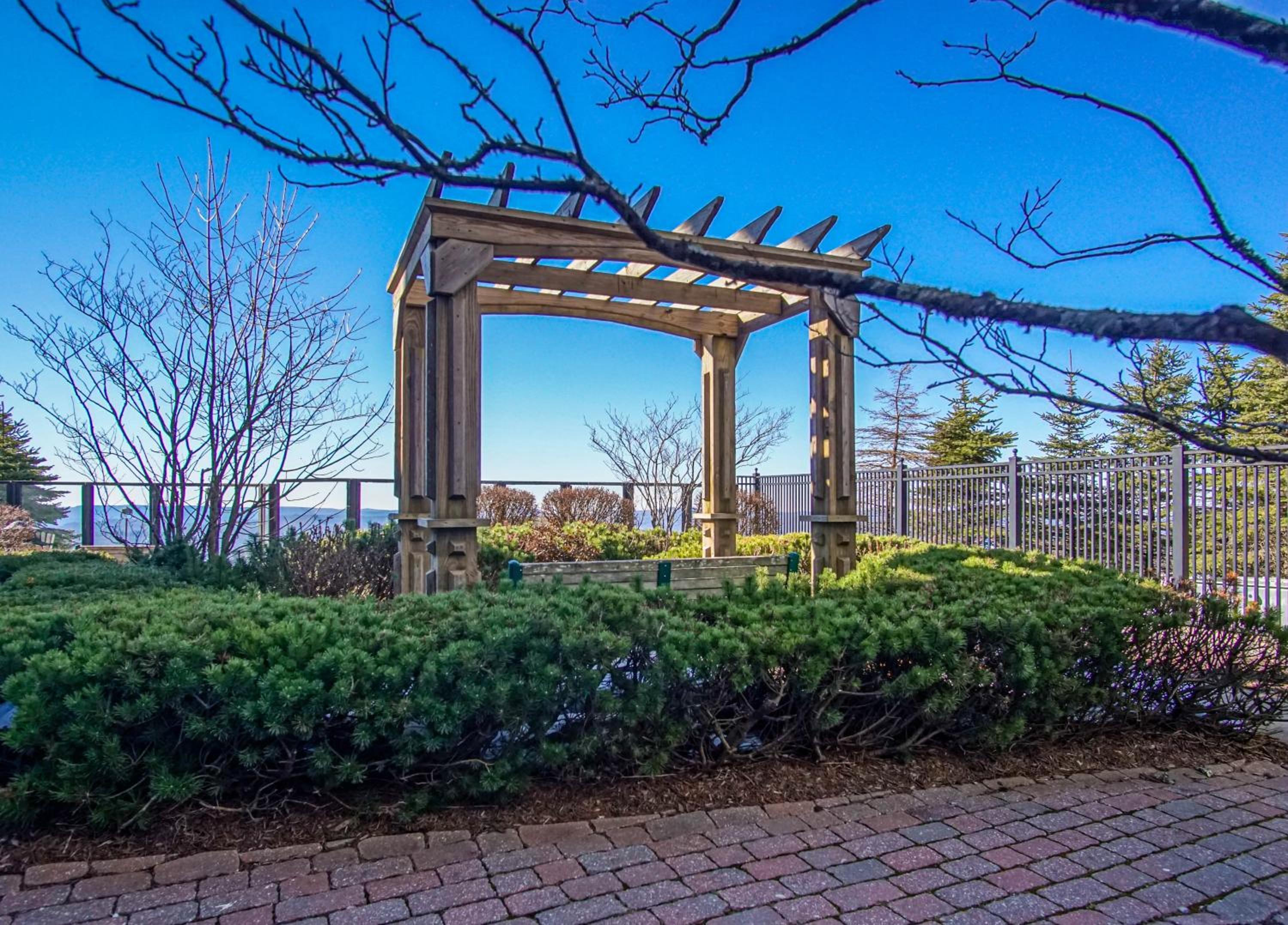 2 Br Seneca Condo 200 Beautiful Vista Views