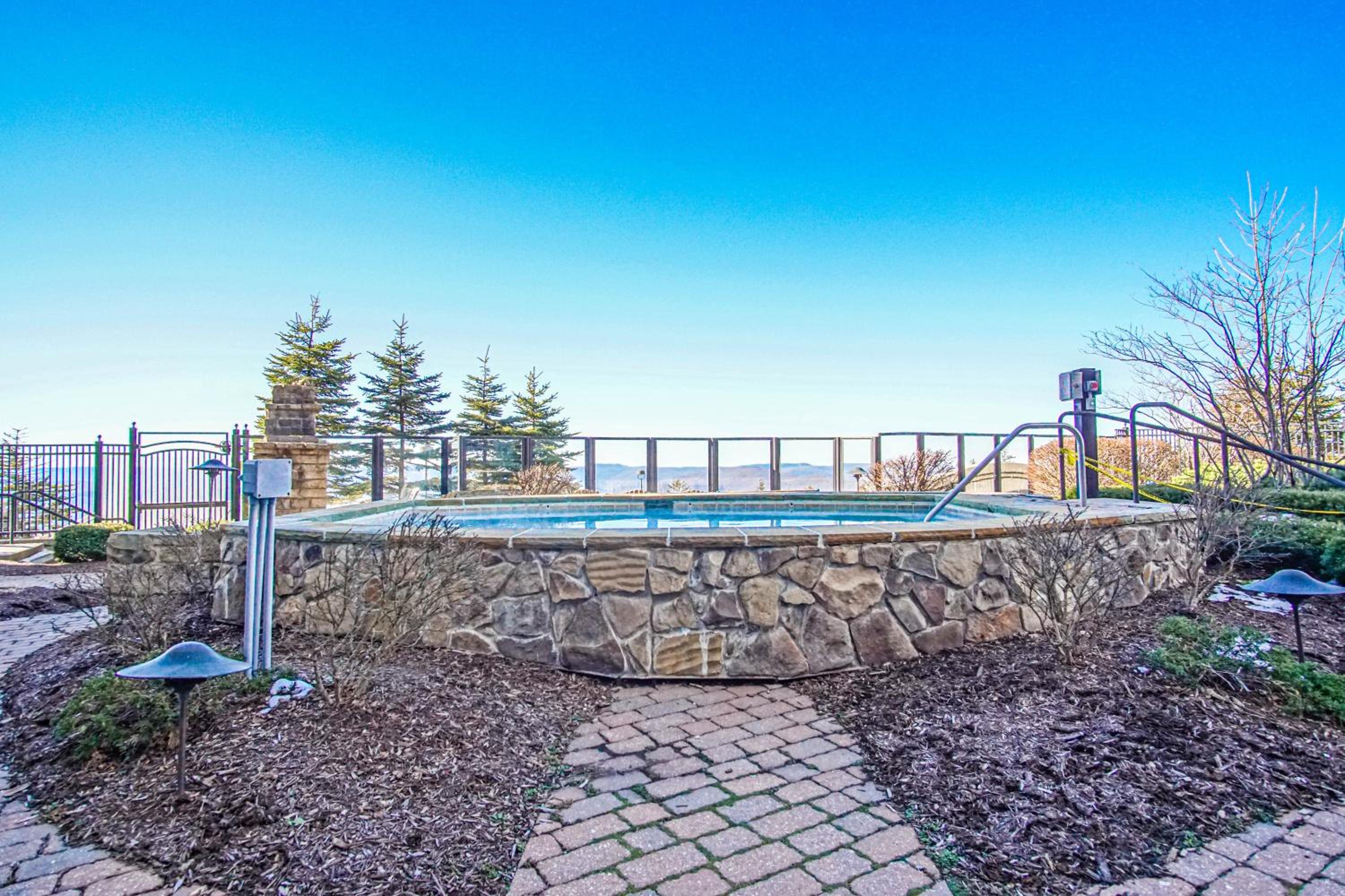 2 Br Seneca Condo 200 Beautiful Vista Views