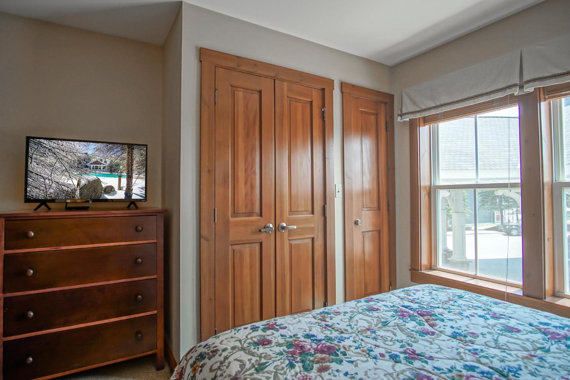 Allegheny Springs 201 : 2 Bedroom, 2 Full Bath: Slope Side; Gas Fireplace