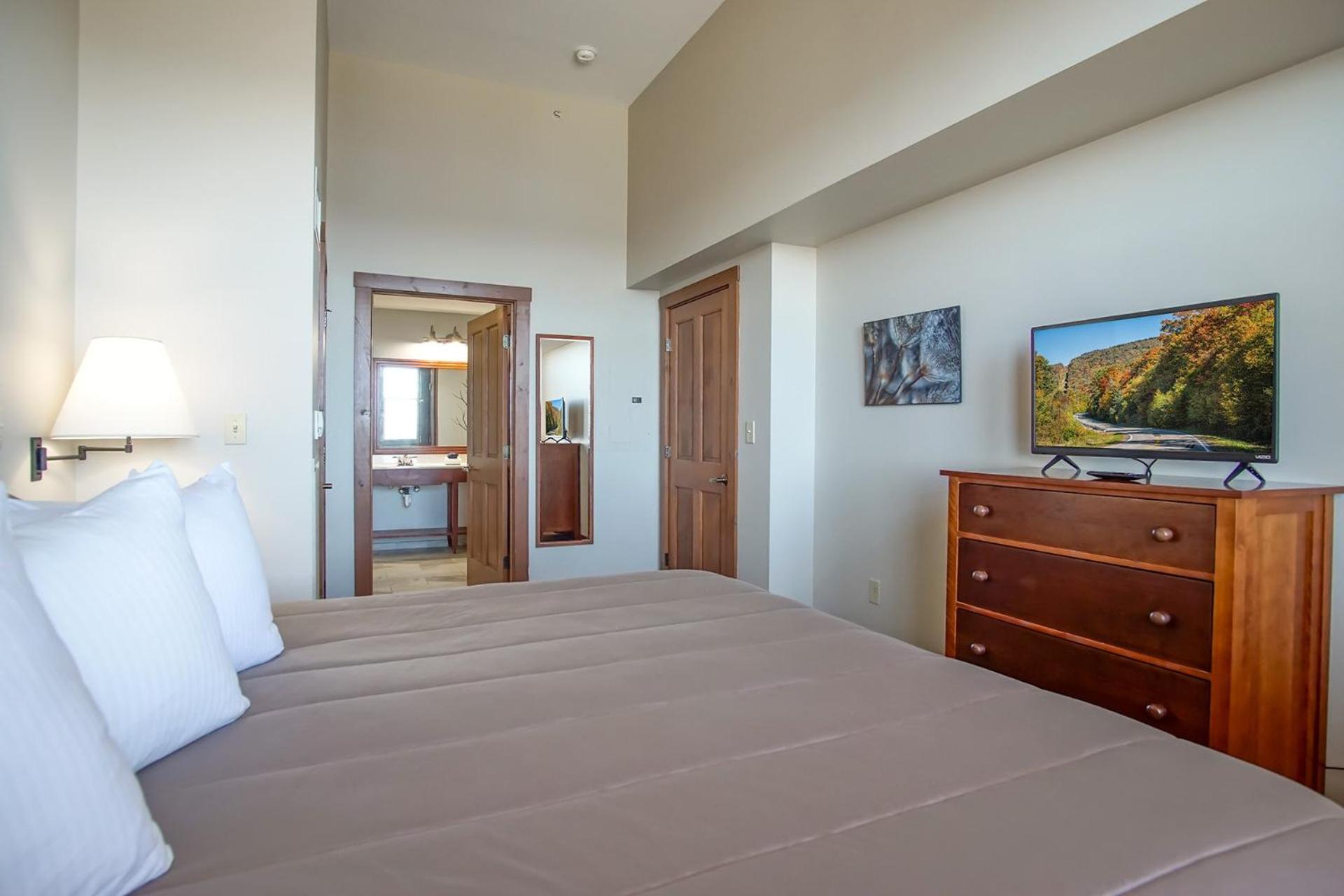 Allegheny Springs 440: Slope Side, Views Of The Slope 2 Bedroom Plus Den 2 Bath