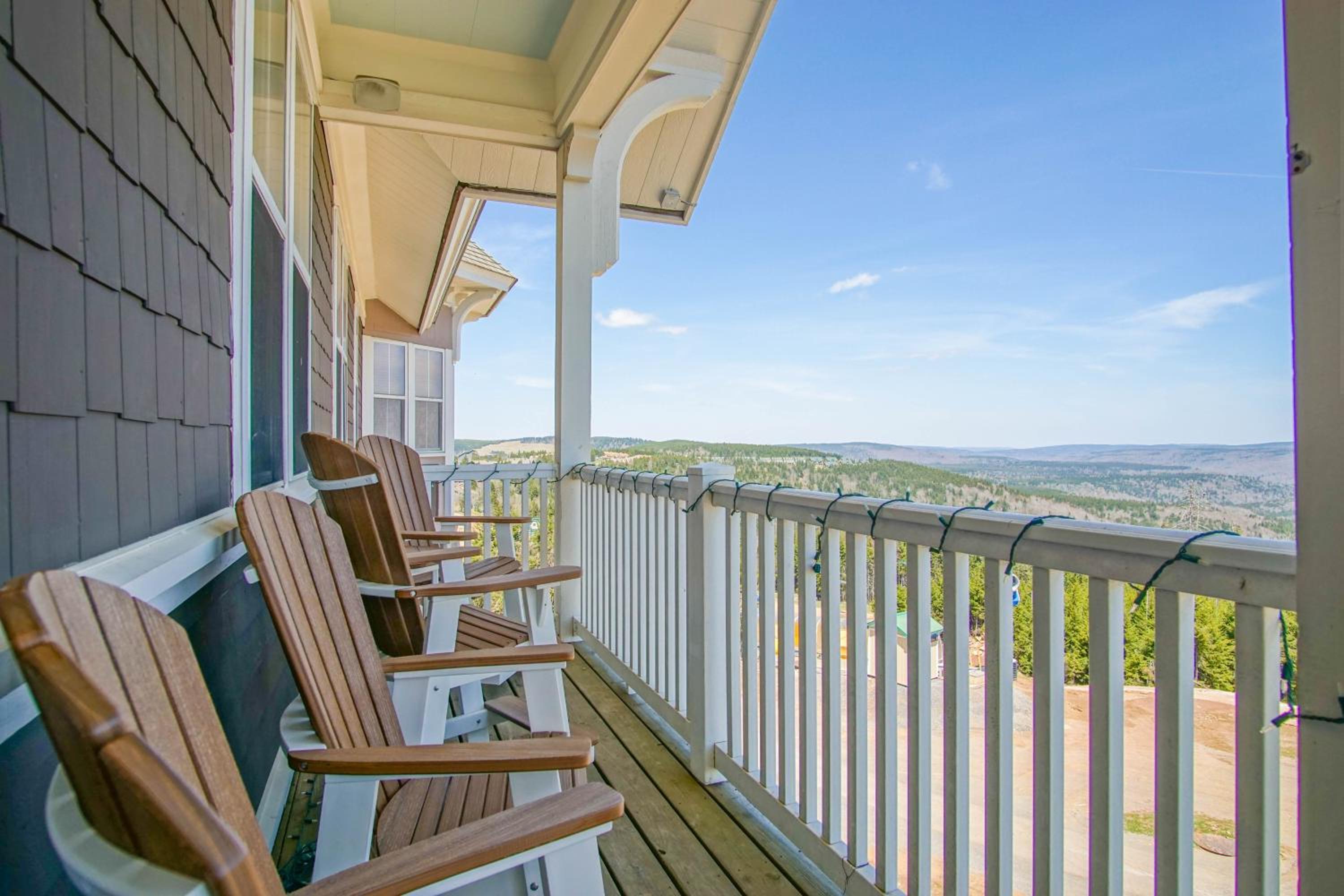 Allegheny Springs 440: Slope Side, Views Of The Slope 2 Bedroom Plus Den 2 Bath