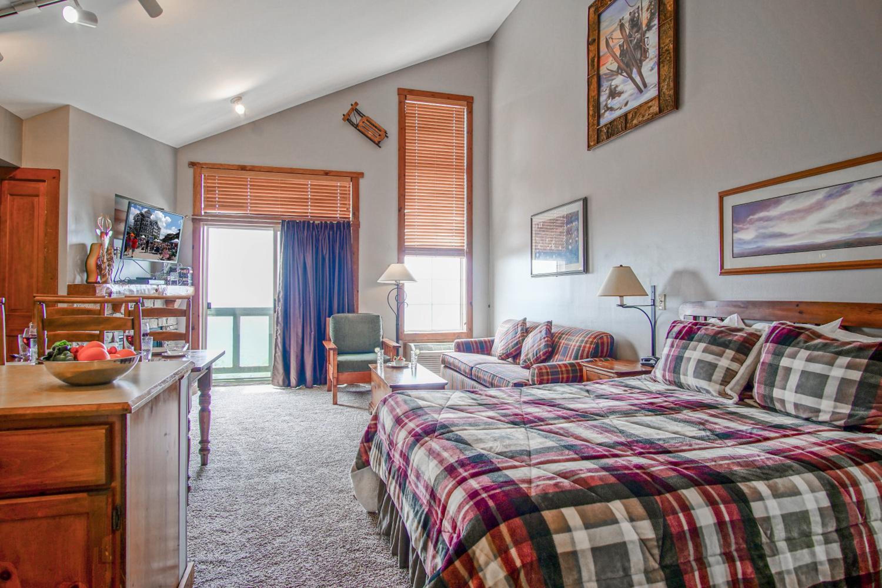Rimfire 406: Slope Side, Large open studio full kitchen and high ceilings Western facing view