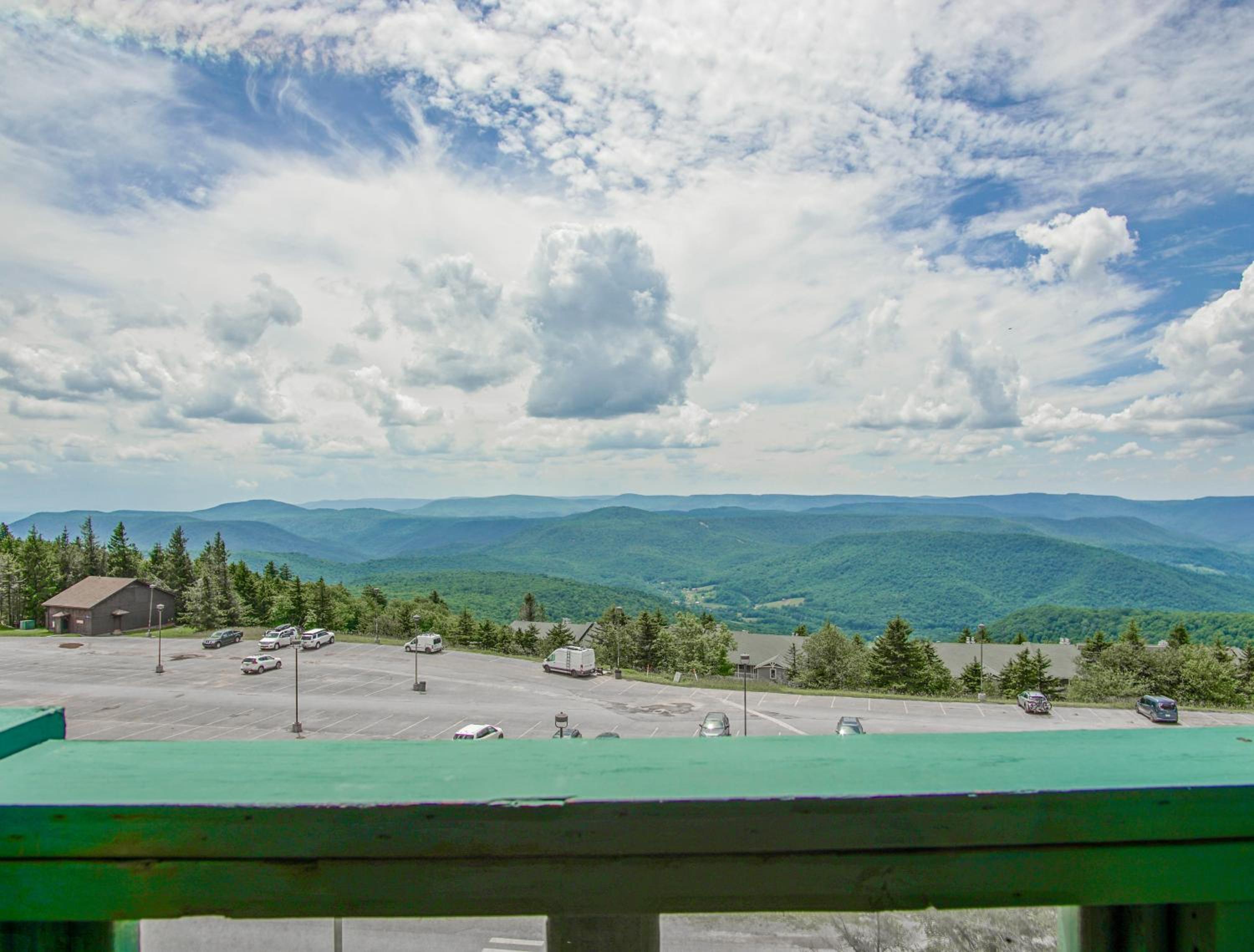 Rimfire 406: Slope Side, Large open studio full kitchen and high ceilings Western facing view