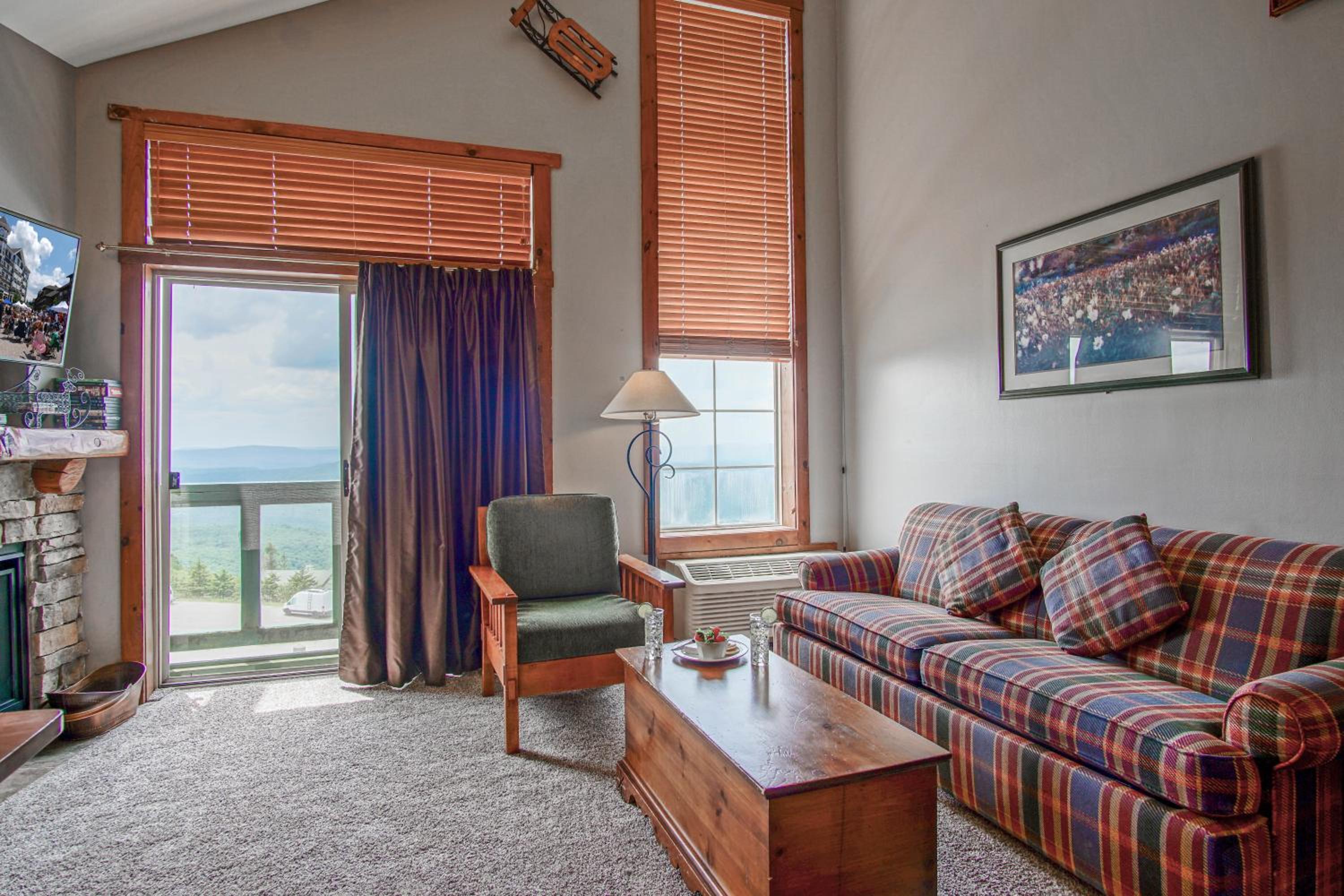 Rimfire 406: Slope Side, Large open studio full kitchen and high ceilings Western facing view