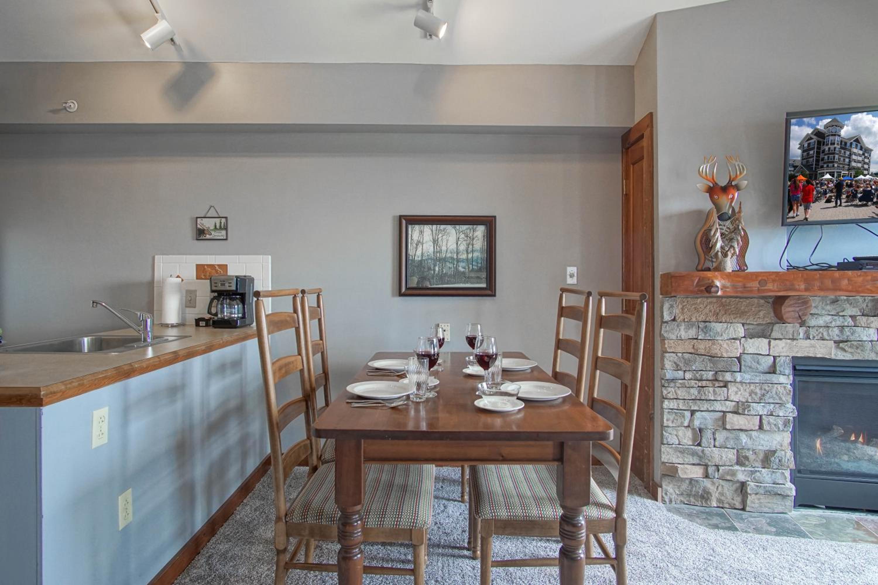 Rimfire 406: Slope Side, Large open studio full kitchen and high ceilings Western facing view