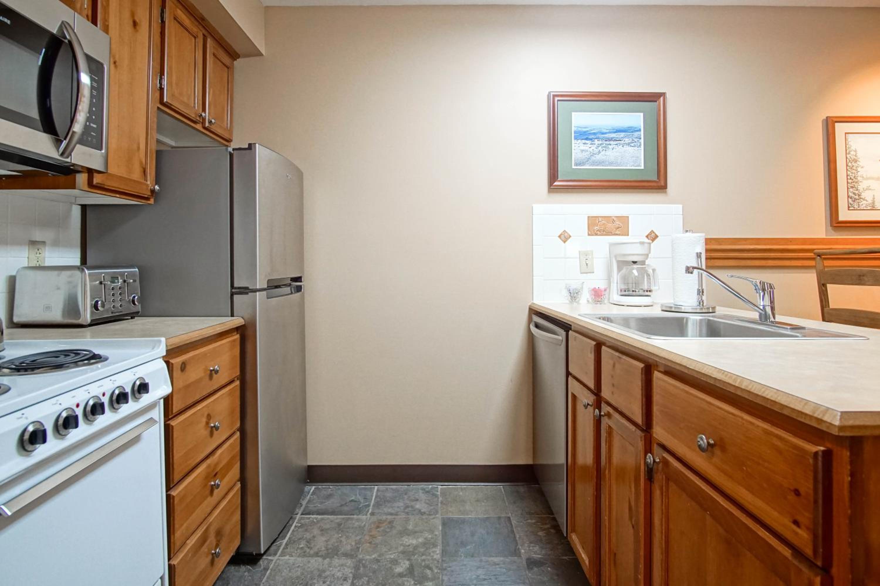 Rimfire 162 Cozy STUDIO in the heart of the Village!