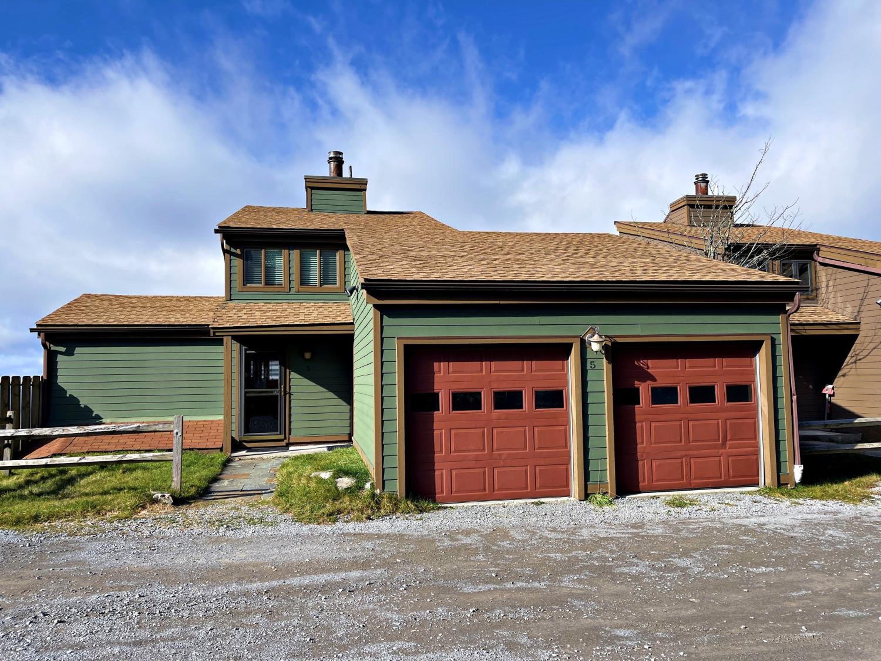 Lands End 4 BR Condo: 5 mins walk to the Village