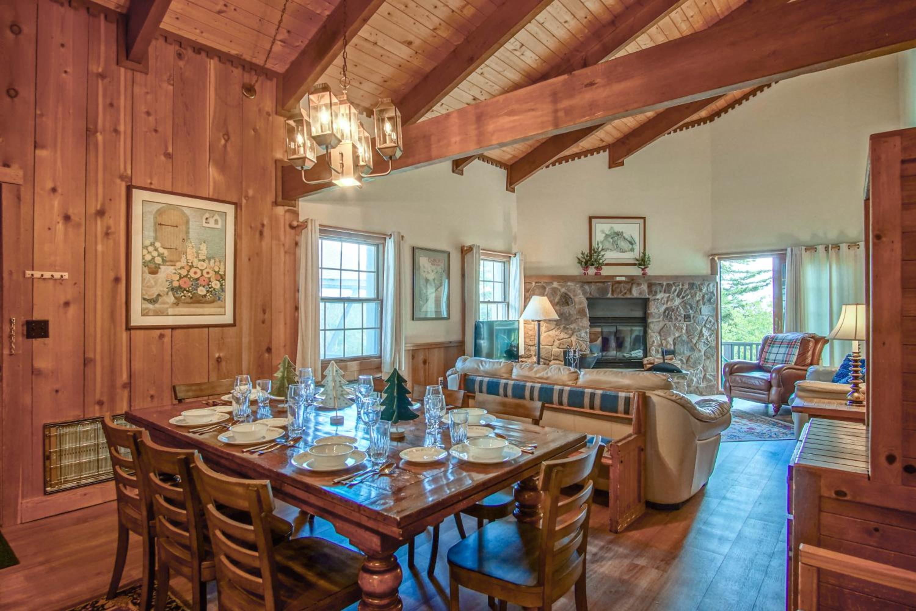 Whistlepunk #24: 4 Bedroom, 3 Bath: Slope Side, Wood Fireplace