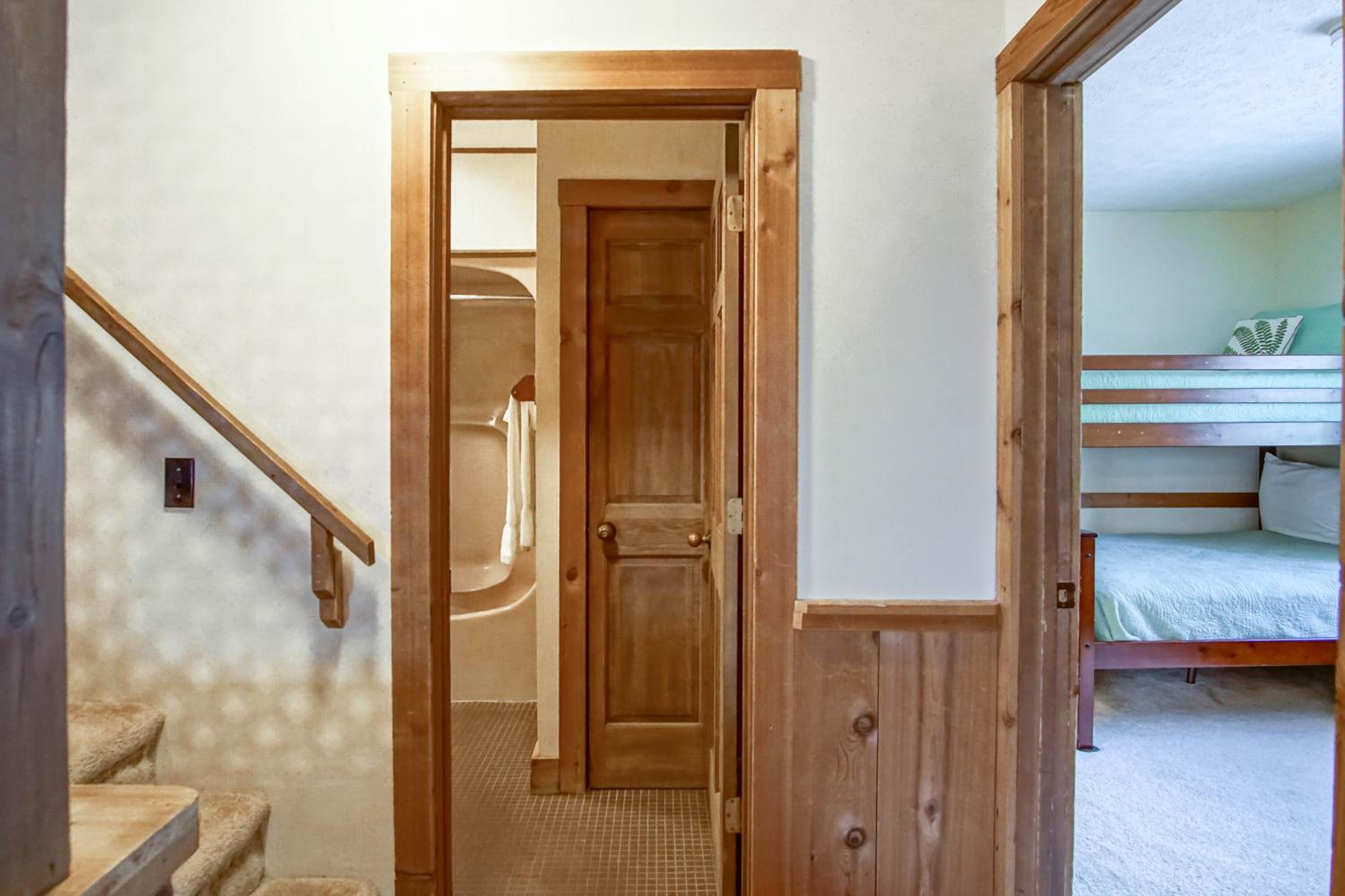 Whistlepunk #24: 4 Bedroom, 3 Bath: Slope Side, Wood Fireplace