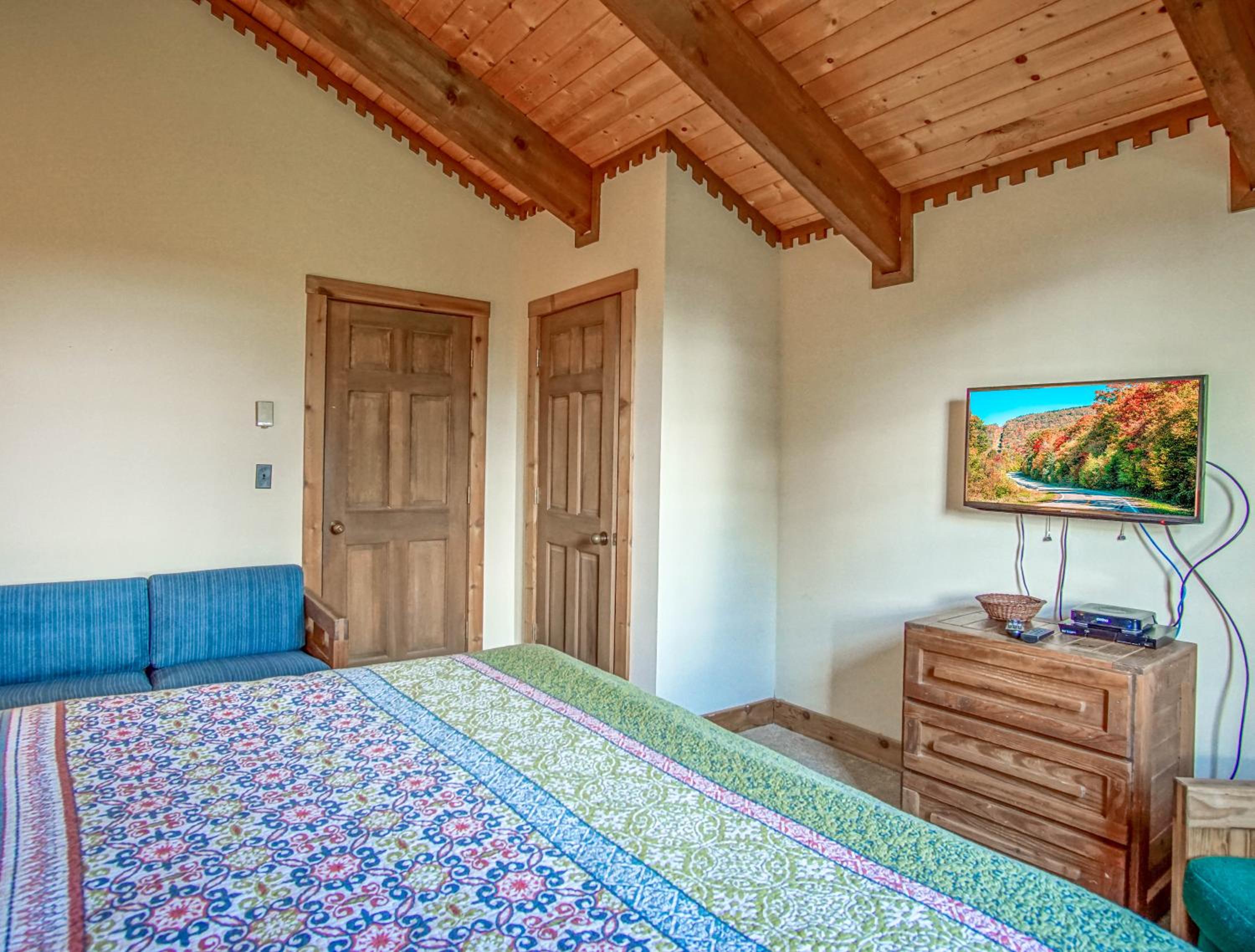 Whistlepunk #24: 4 Bedroom, 3 Bath: Slope Side, Wood Fireplace