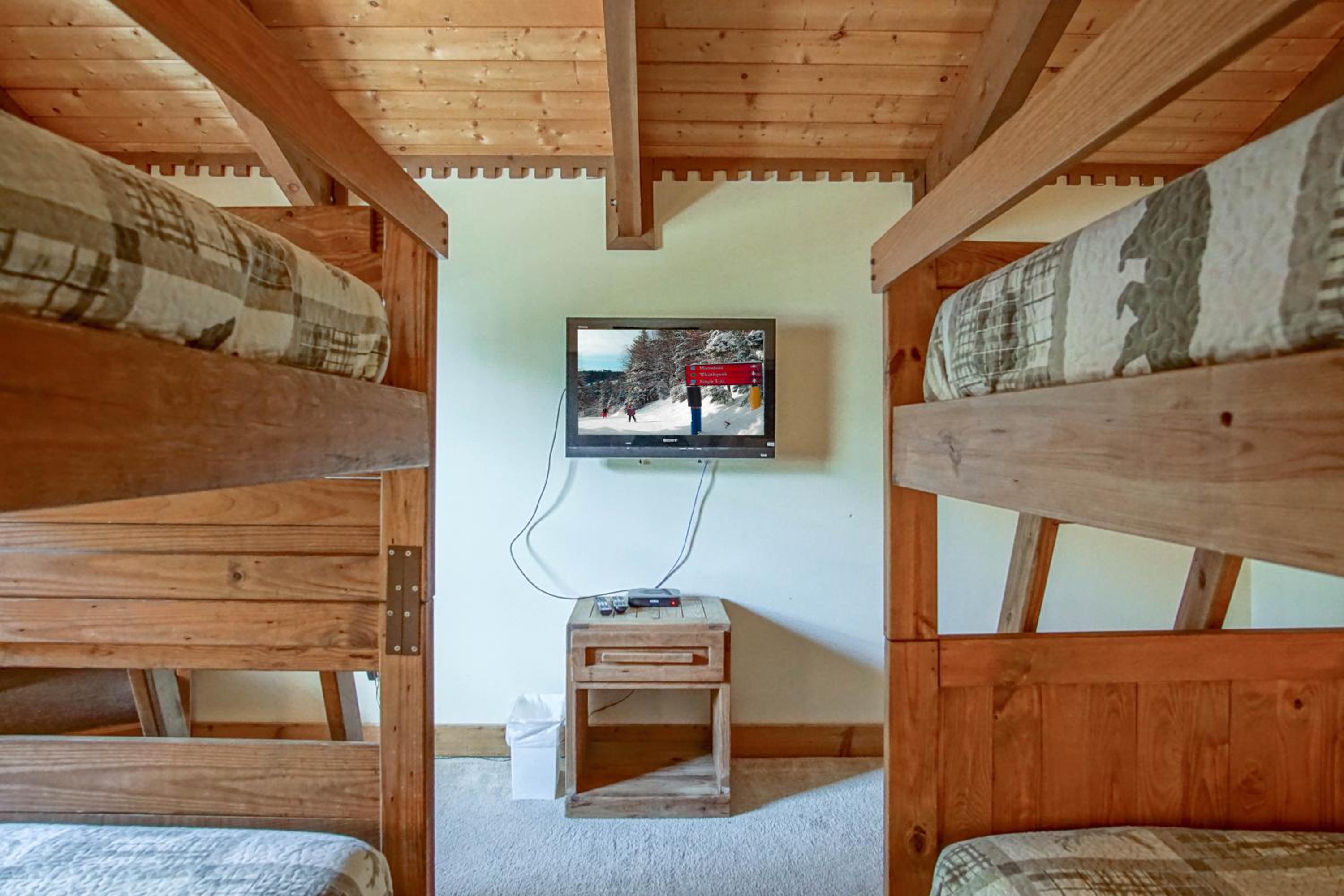 Whistlepunk #24: 4 Bedroom, 3 Bath: Slope Side, Wood Fireplace