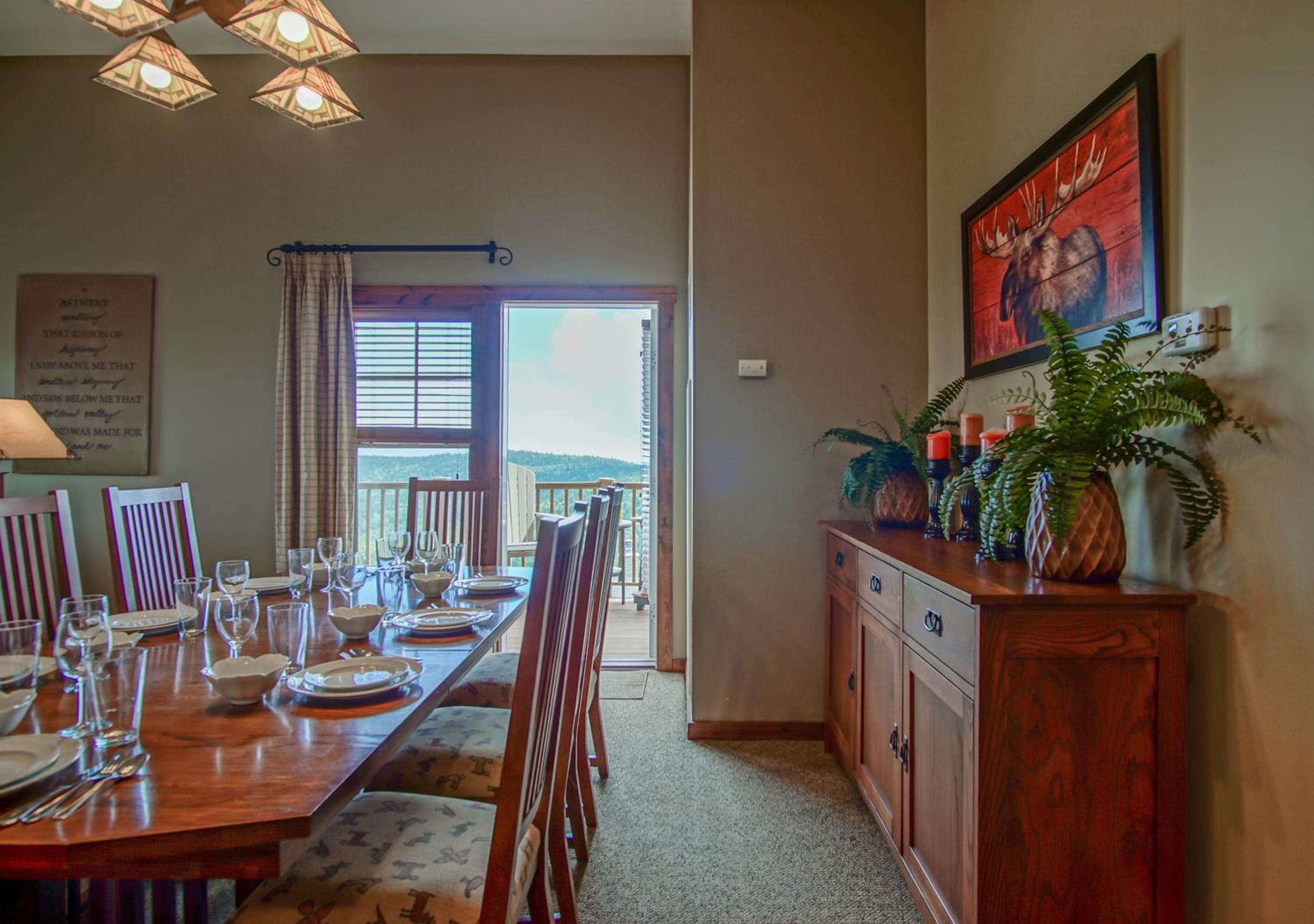 3 bedroom, 2 Full Baths, Slope Side Outdoor Hot Tubs on Site Ski Lift overlook