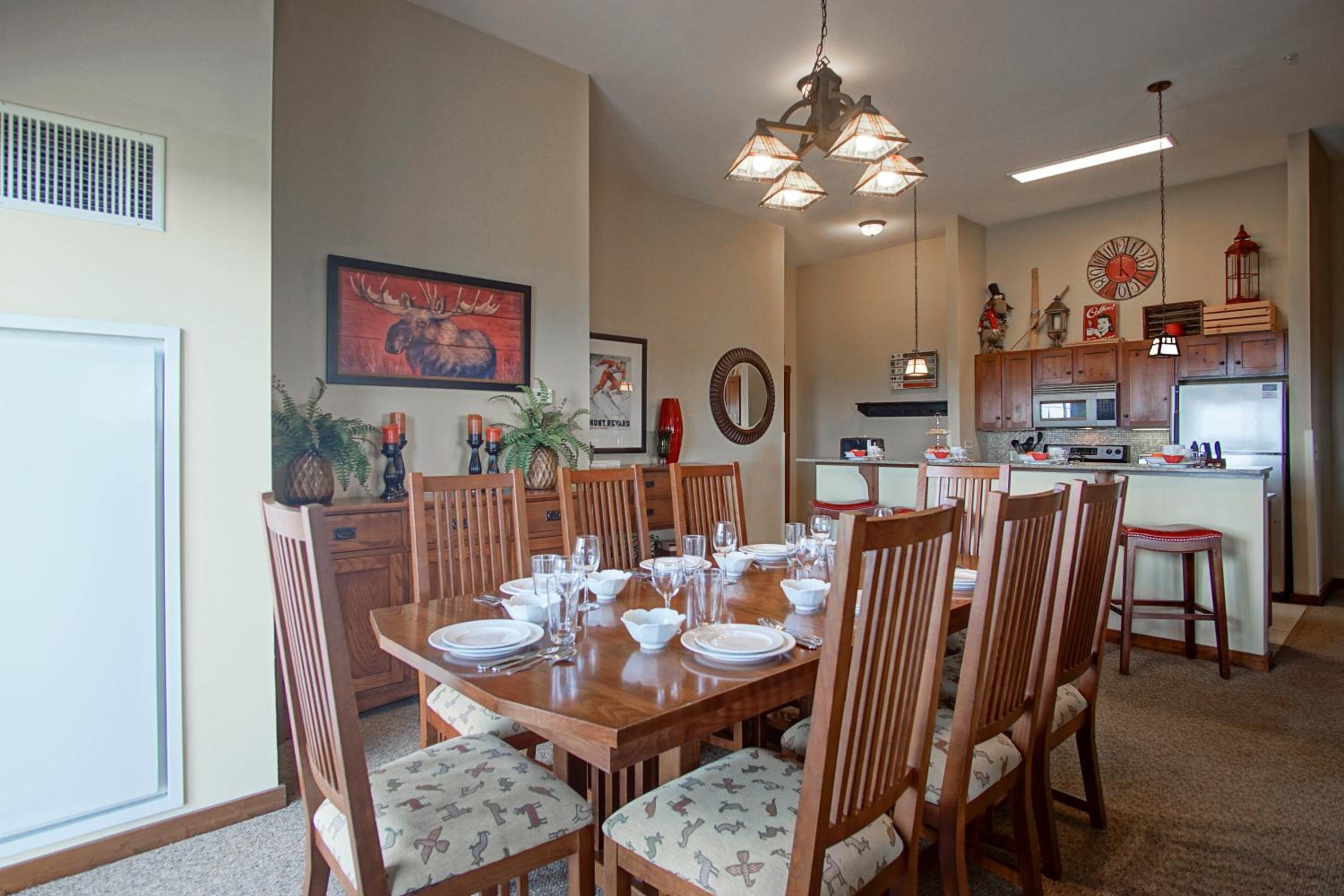3 bedroom, 2 Full Baths, Slope Side Outdoor Hot Tubs on Site Ski Lift overlook