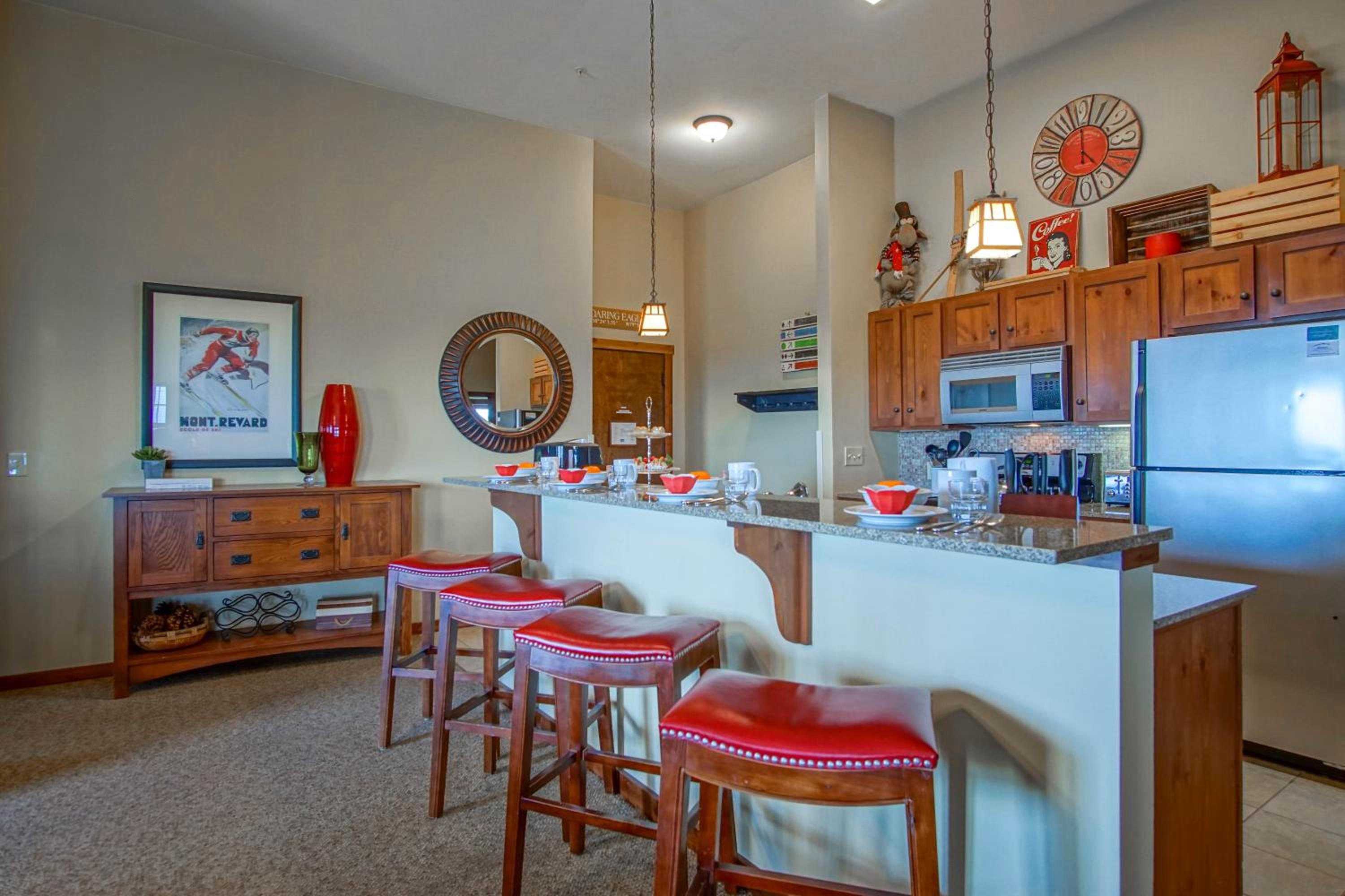 3 bedroom, 2 Full Baths, Slope Side Outdoor Hot Tubs on Site Ski Lift overlook