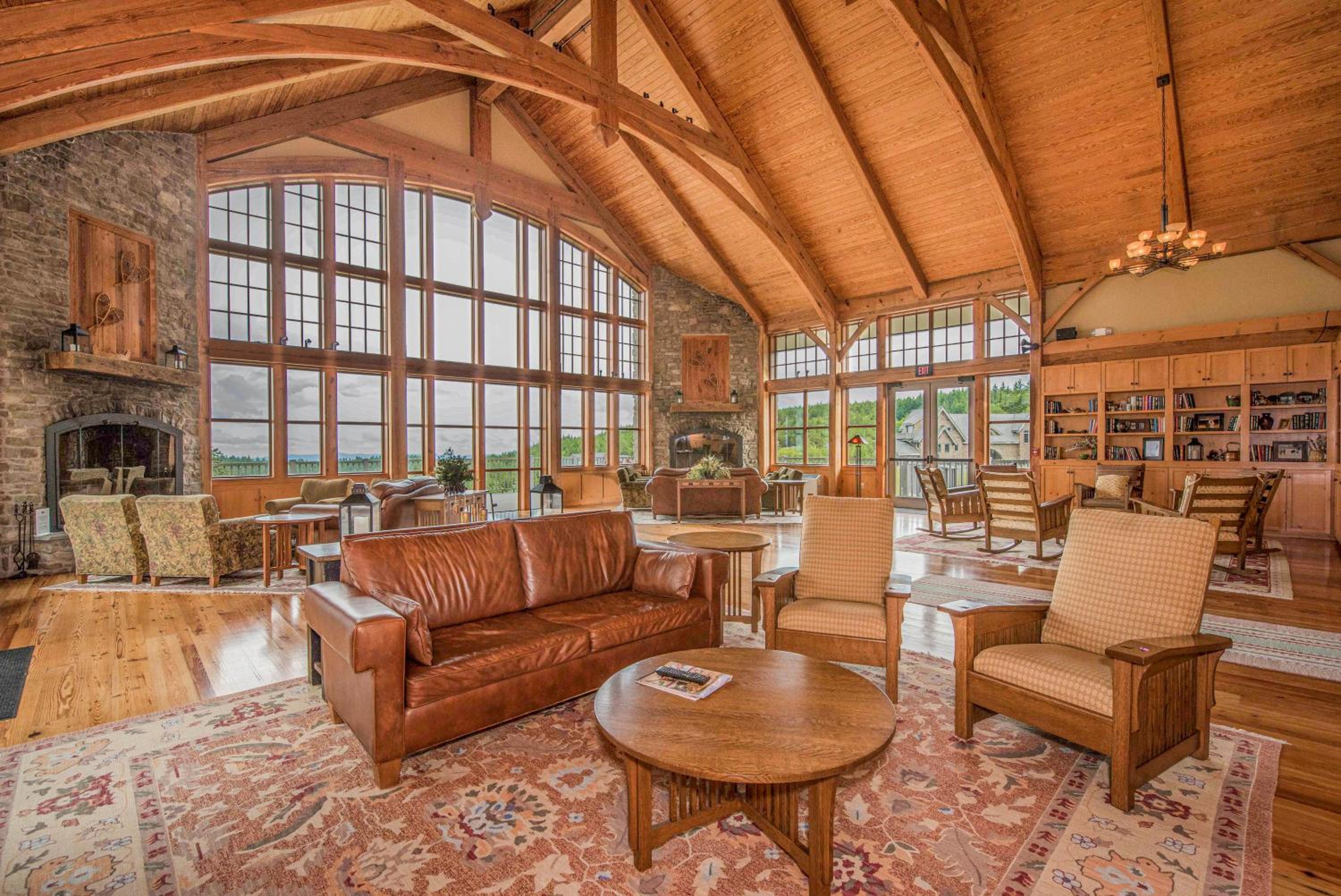 3 bedroom, 2 Full Baths, Slope Side Outdoor Hot Tubs on Site Ski Lift overlook