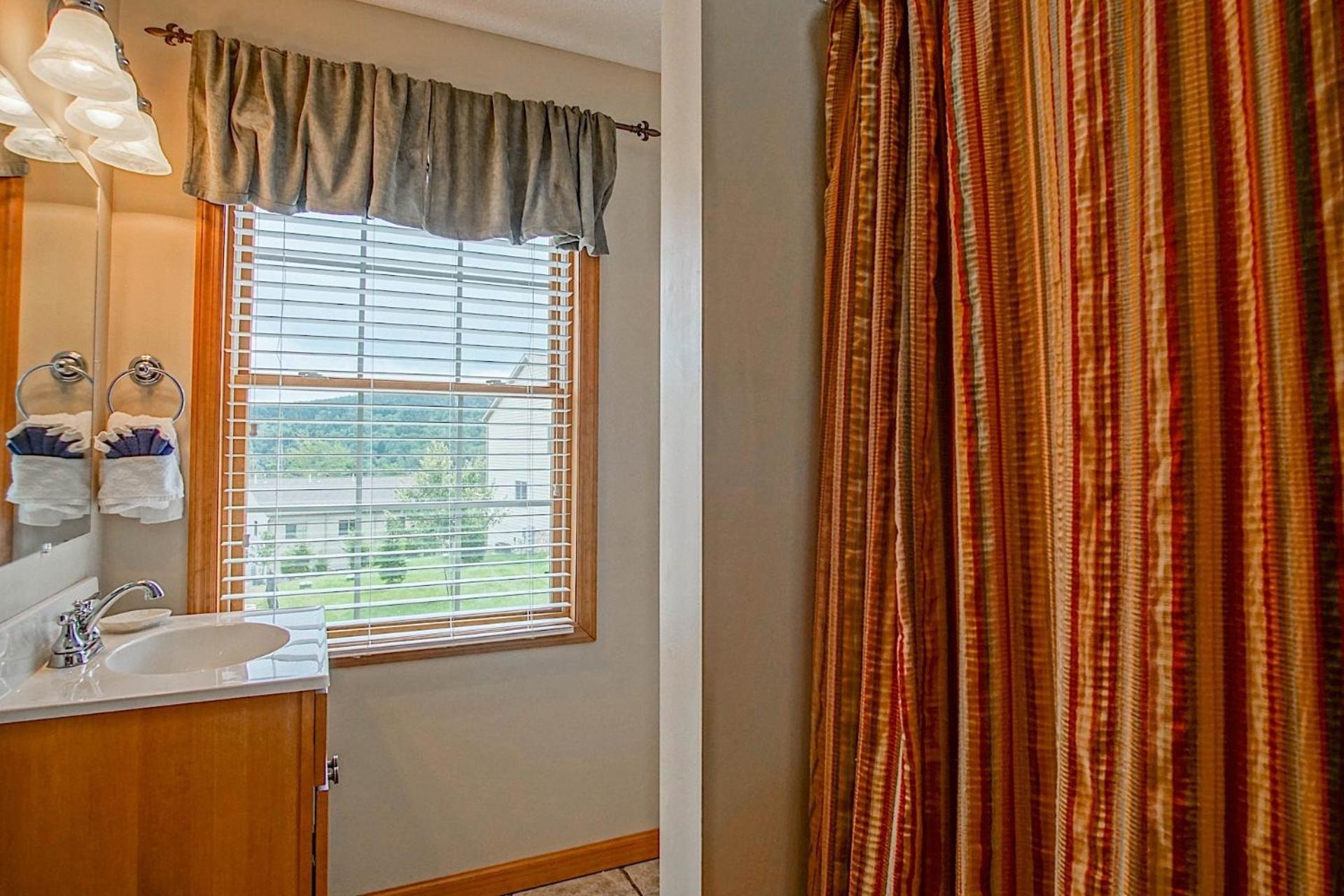 Creekside E17, Frisco Kid Retreat Jacuzzi Sleeps 11