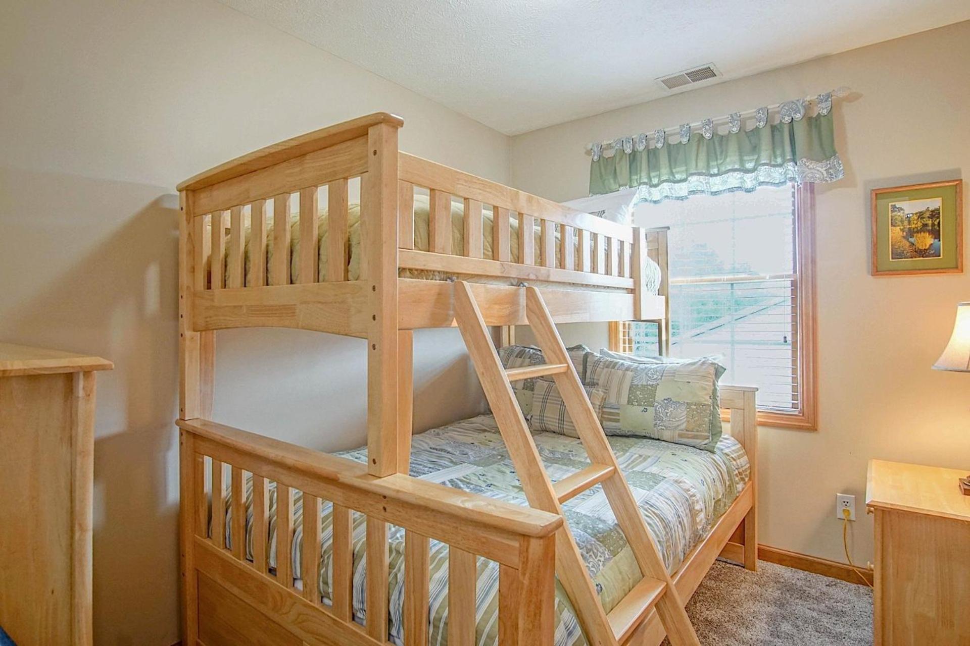 Creekside E17, Frisco Kid Retreat Jacuzzi Sleeps 11
