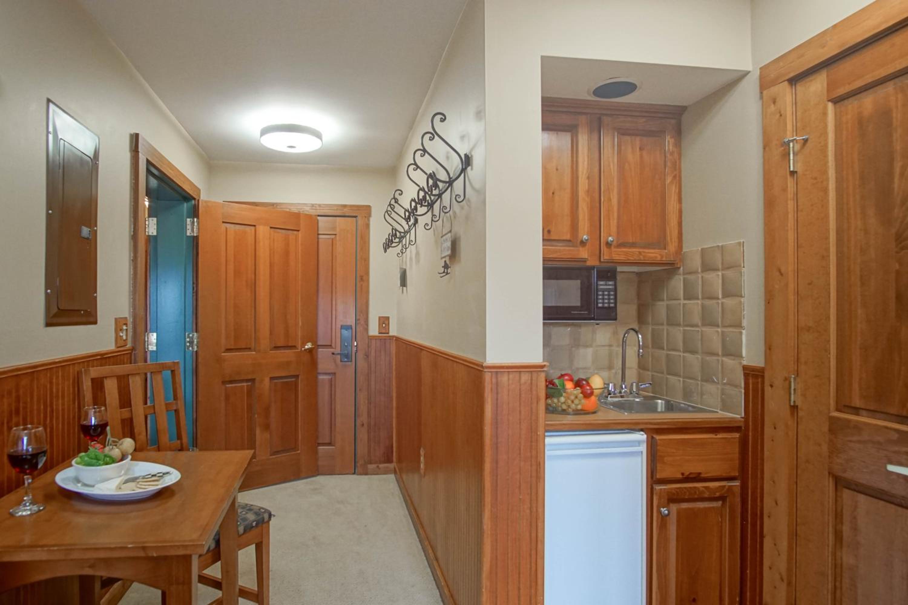 Highland House #102-104: 2Br: 2 Bath