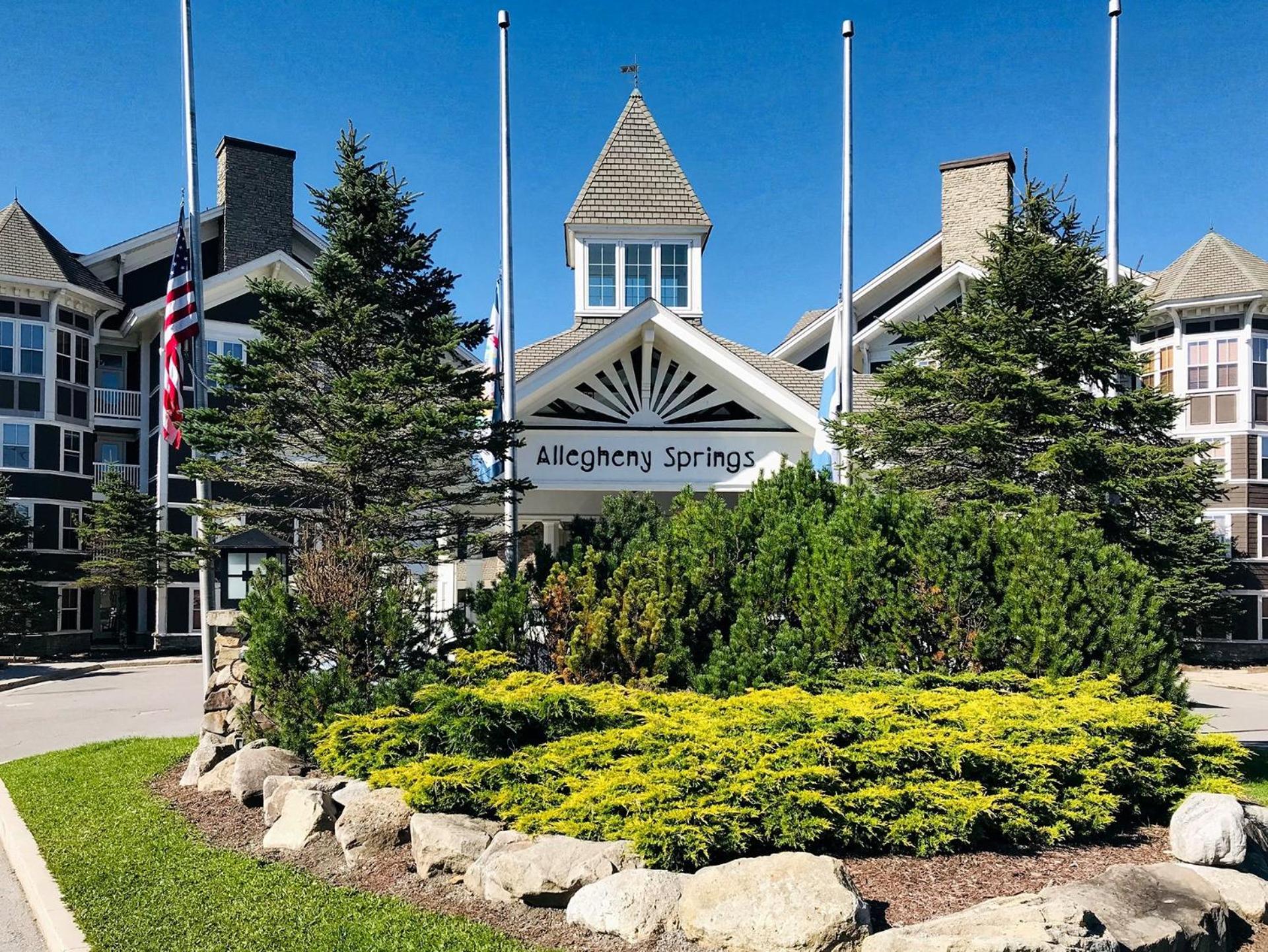 Allegheny Springs 140 Ground Level, slope side, Snowshoe Resort Village Center 2 Bedroom Plus Den