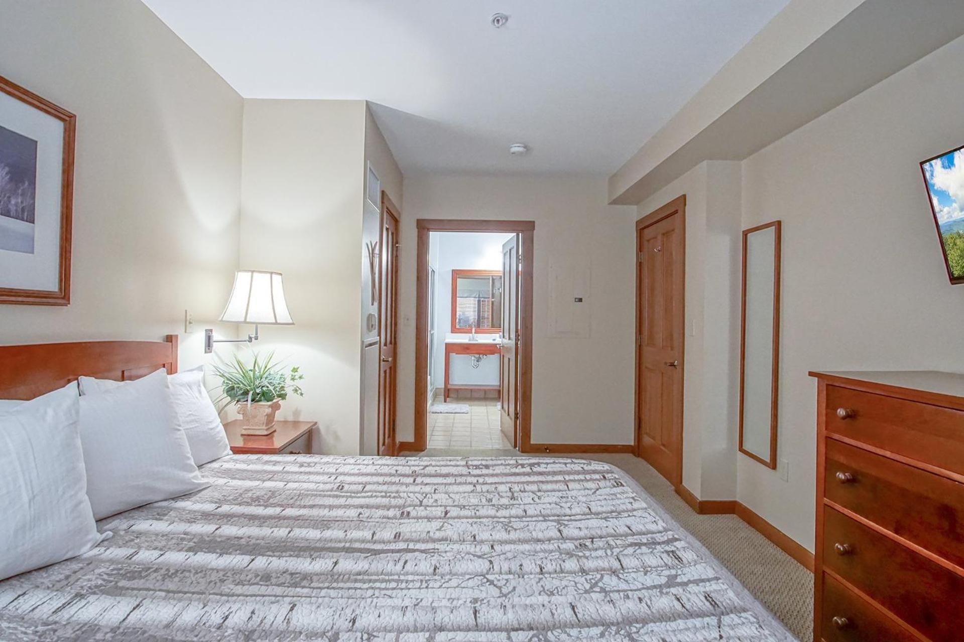 Allegheny Springs 140 Ground Level, slope side, Snowshoe Resort Village Center 2 Bedroom Plus Den