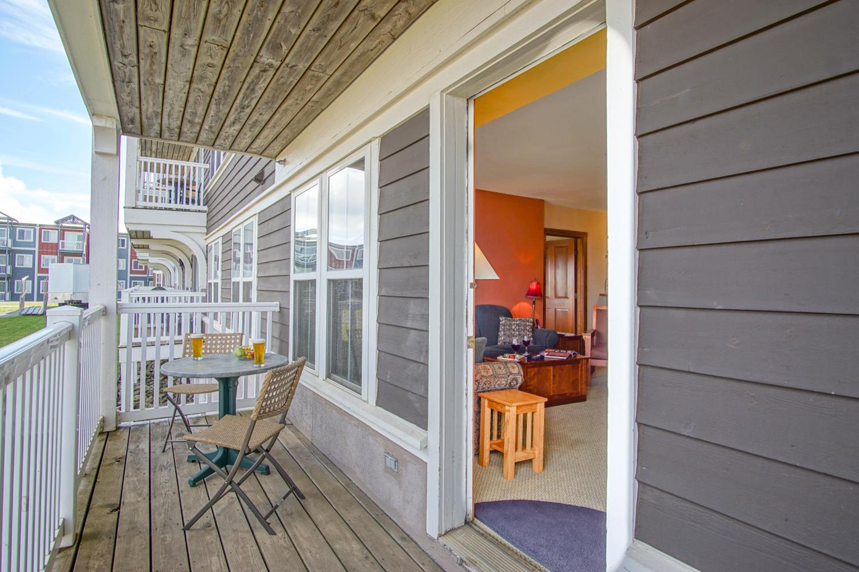 Allegheny Springs 140 Ground Level, slope side, Snowshoe Resort Village Center 2 Bedroom Plus Den