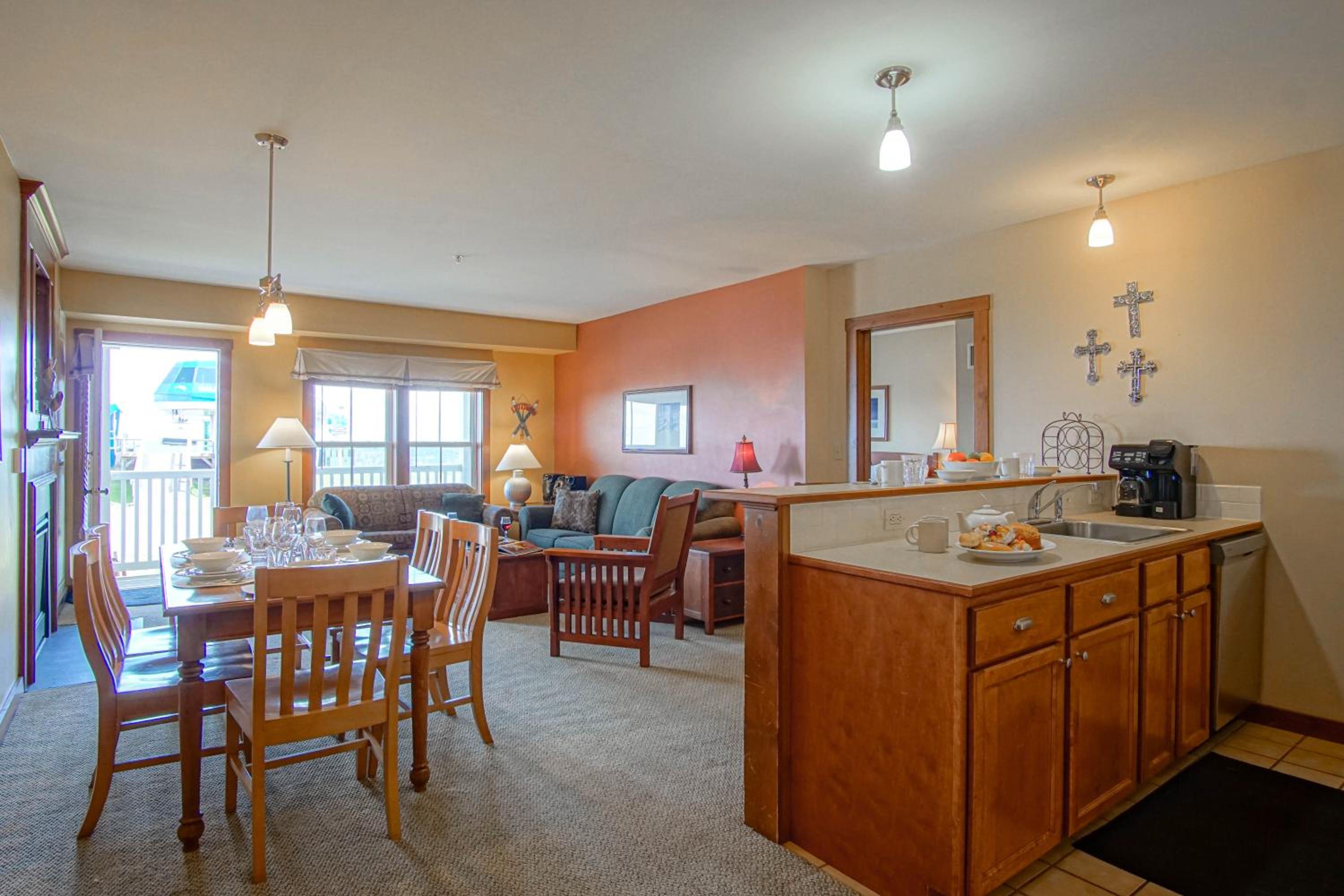 Allegheny Springs 140 Ground Level, slope side, Snowshoe Resort Village Center 2 Bedroom Plus Den