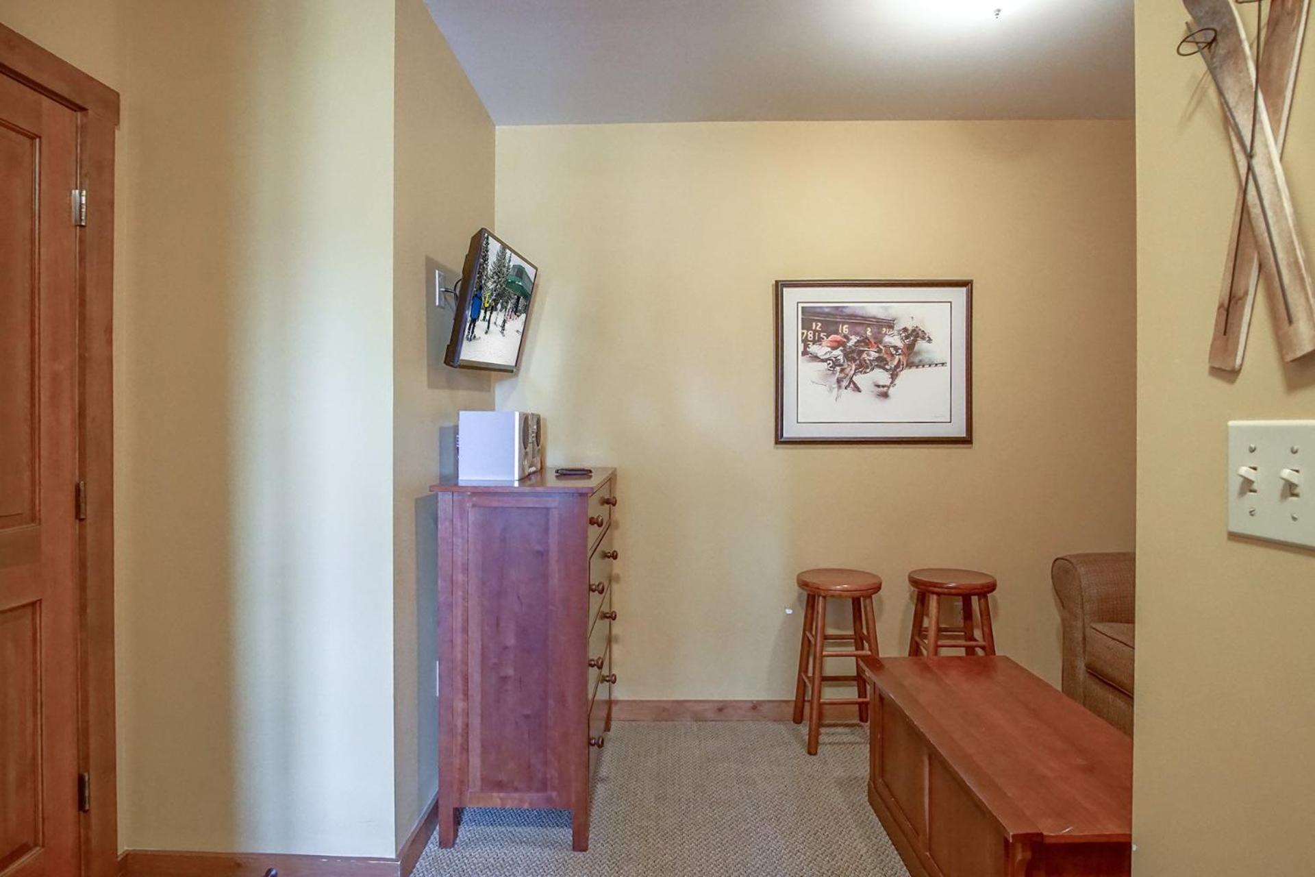 Allegheny Springs 140 Ground Level, slope side, Snowshoe Resort Village Center 2 Bedroom Plus Den