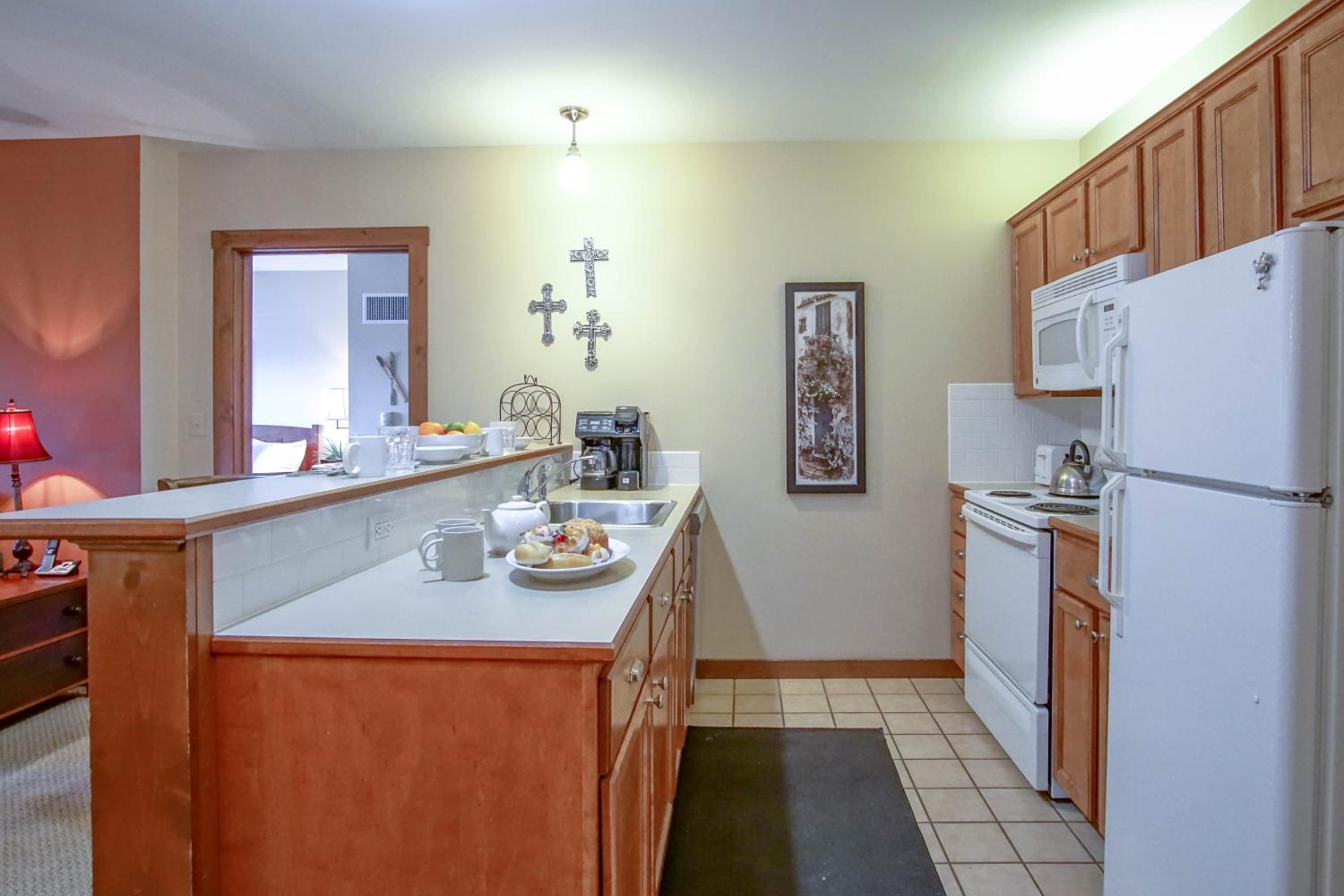 Allegheny Springs 140 Ground Level, slope side, Snowshoe Resort Village Center 2 Bedroom Plus Den