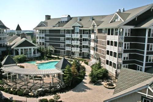 Allegheny Springs 140 Ground Level, slope side, Snowshoe Resort Village Center 2 Bedroom Plus Den