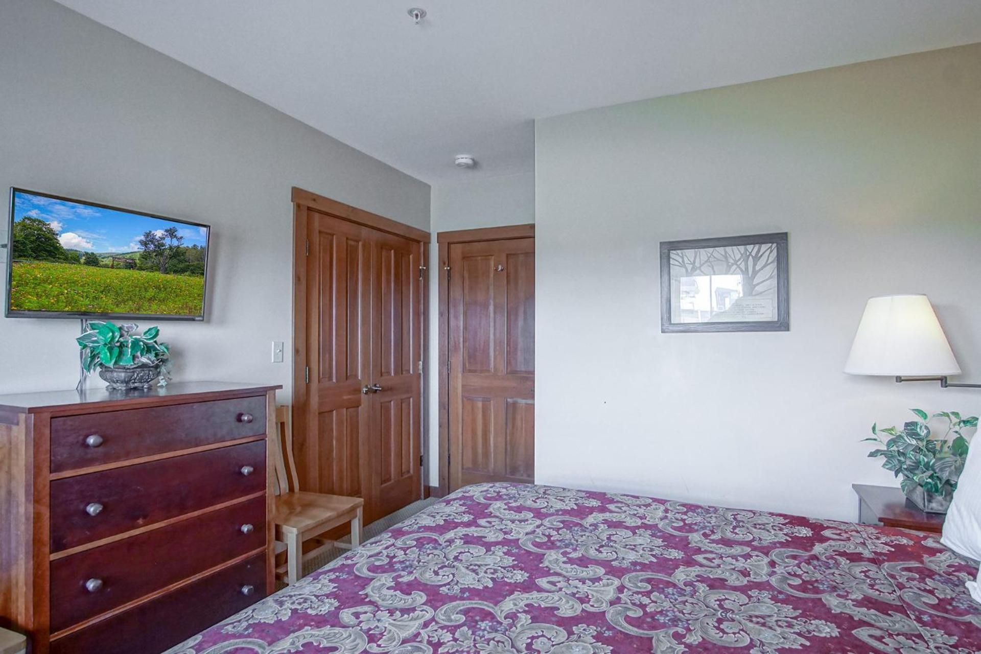 Allegheny Springs 140 Ground Level, slope side, Snowshoe Resort Village Center 2 Bedroom Plus Den