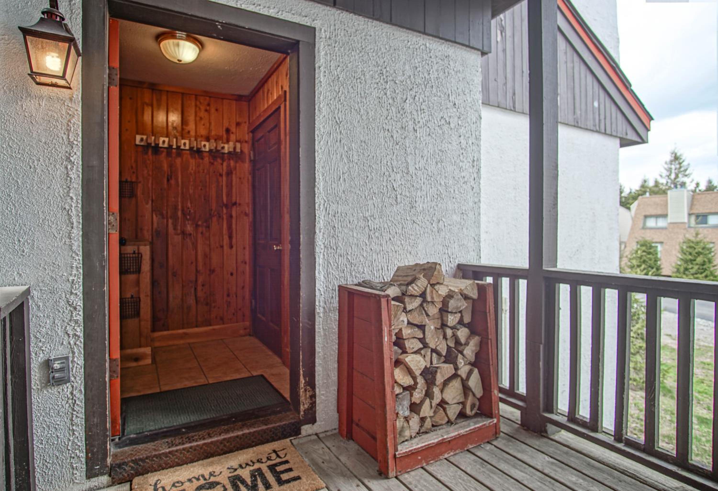 Whistlepunk 44 - 1 Bedroom with loft, Slopeside Complex