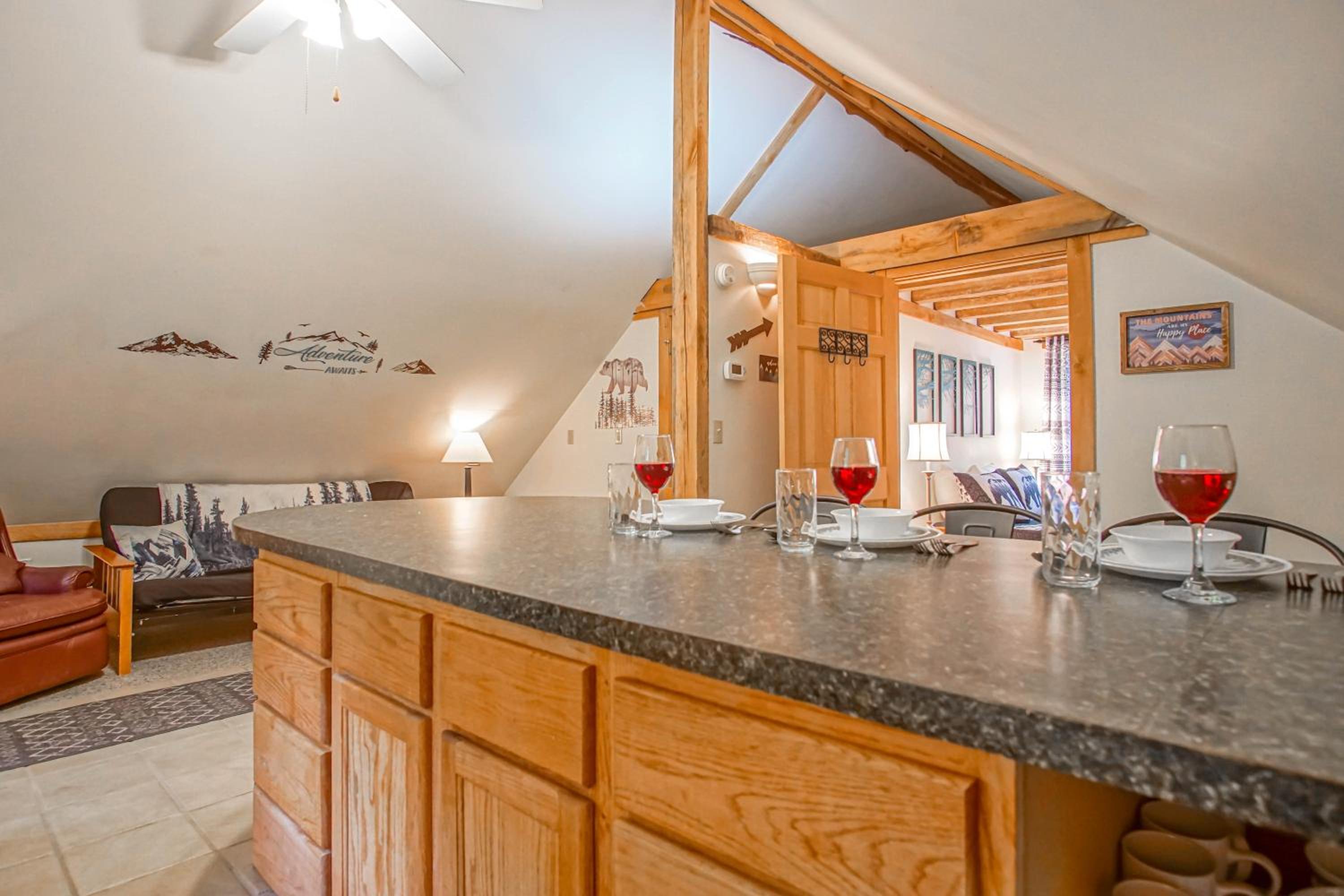 South Westridge 47GH - Snow Flurry Cabin adjacent to The spacious 47 Home