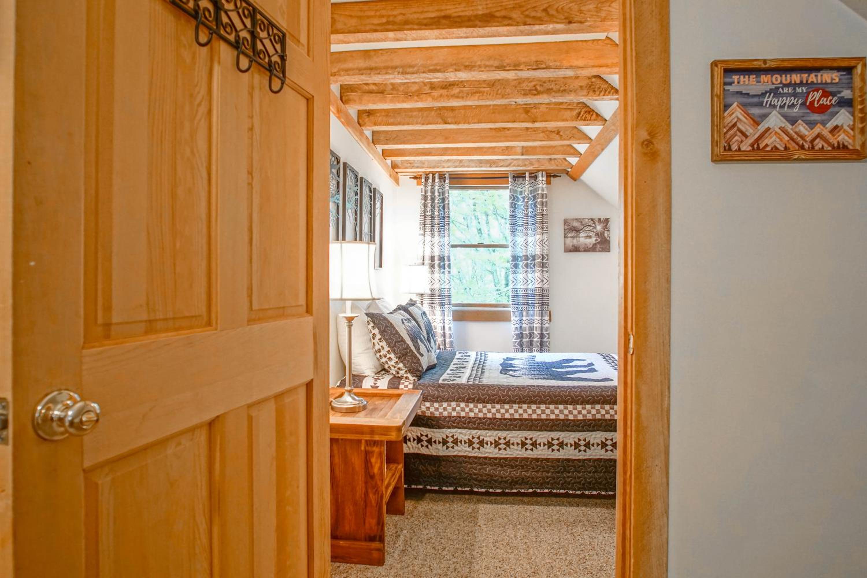 South Westridge 47GH - Snow Flurry Cabin adjacent to The spacious 47 Home