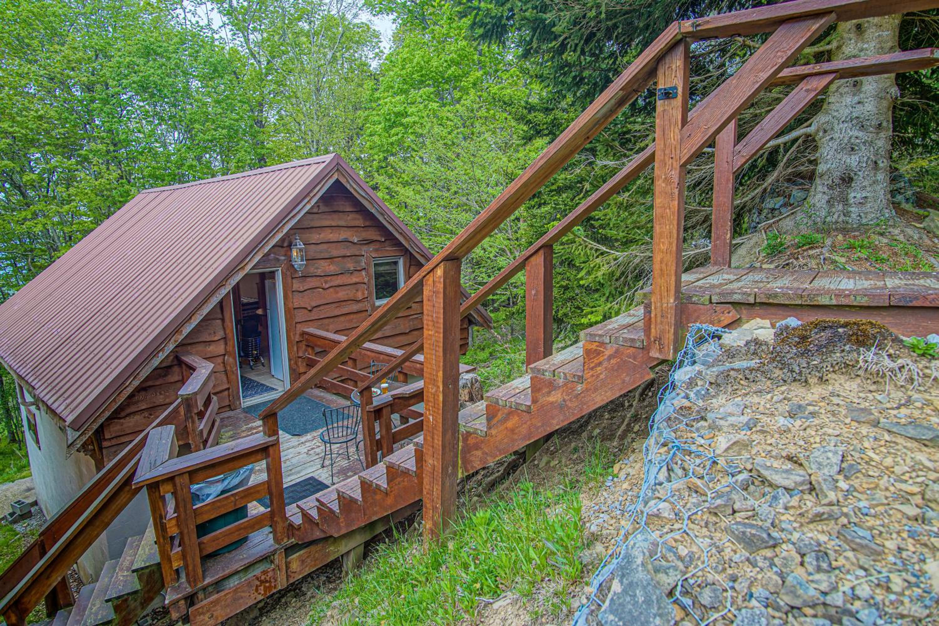South Westridge 47GH - Snow Flurry Cabin adjacent to The spacious 47 Home